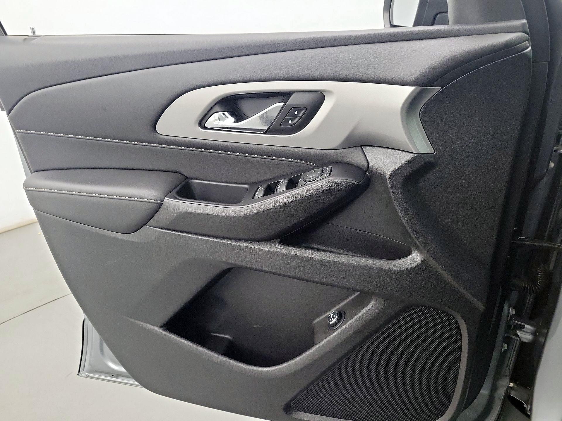 Thumbnail: 2023 Chevrolet Traverse - 12