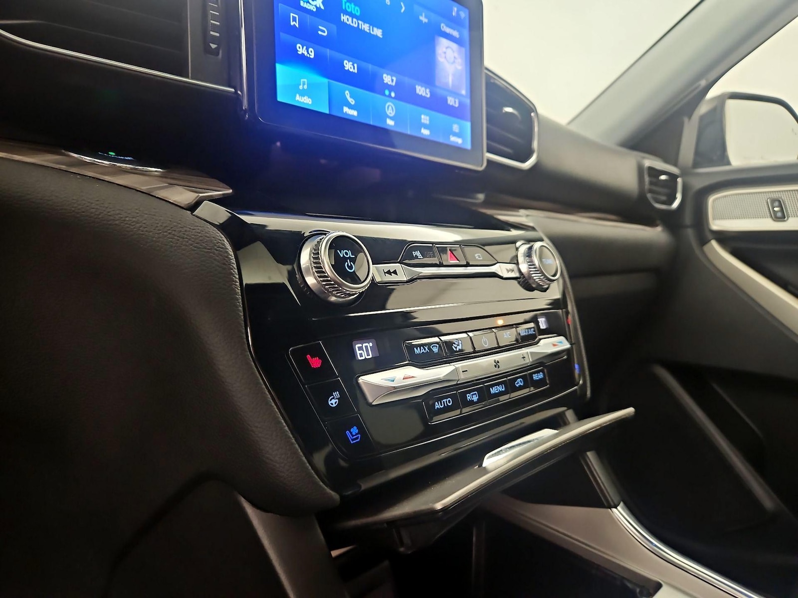 2021 Ford Explorer Limited - Photo 18