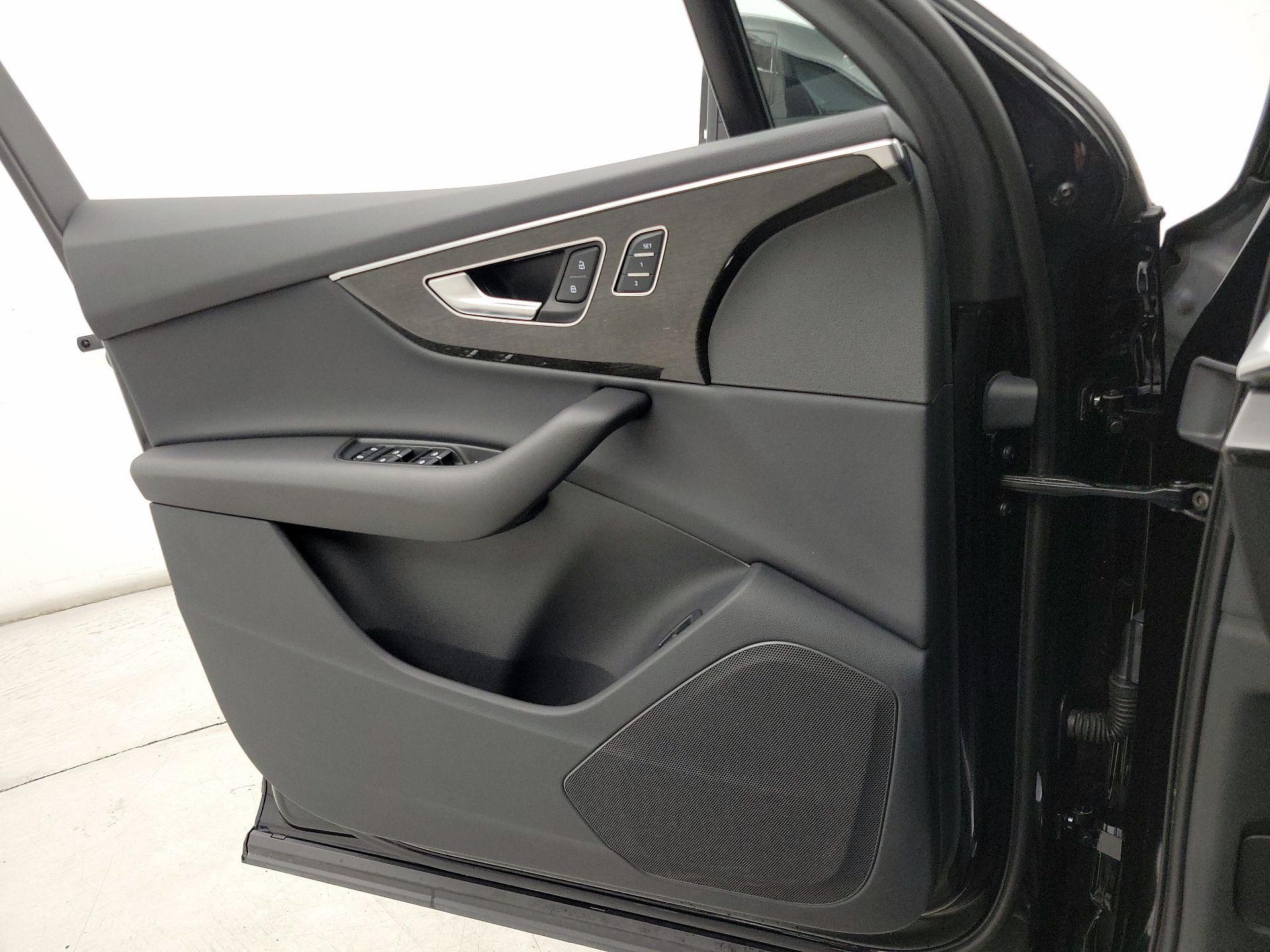 Thumbnail: 2022 Audi Q7 - 12