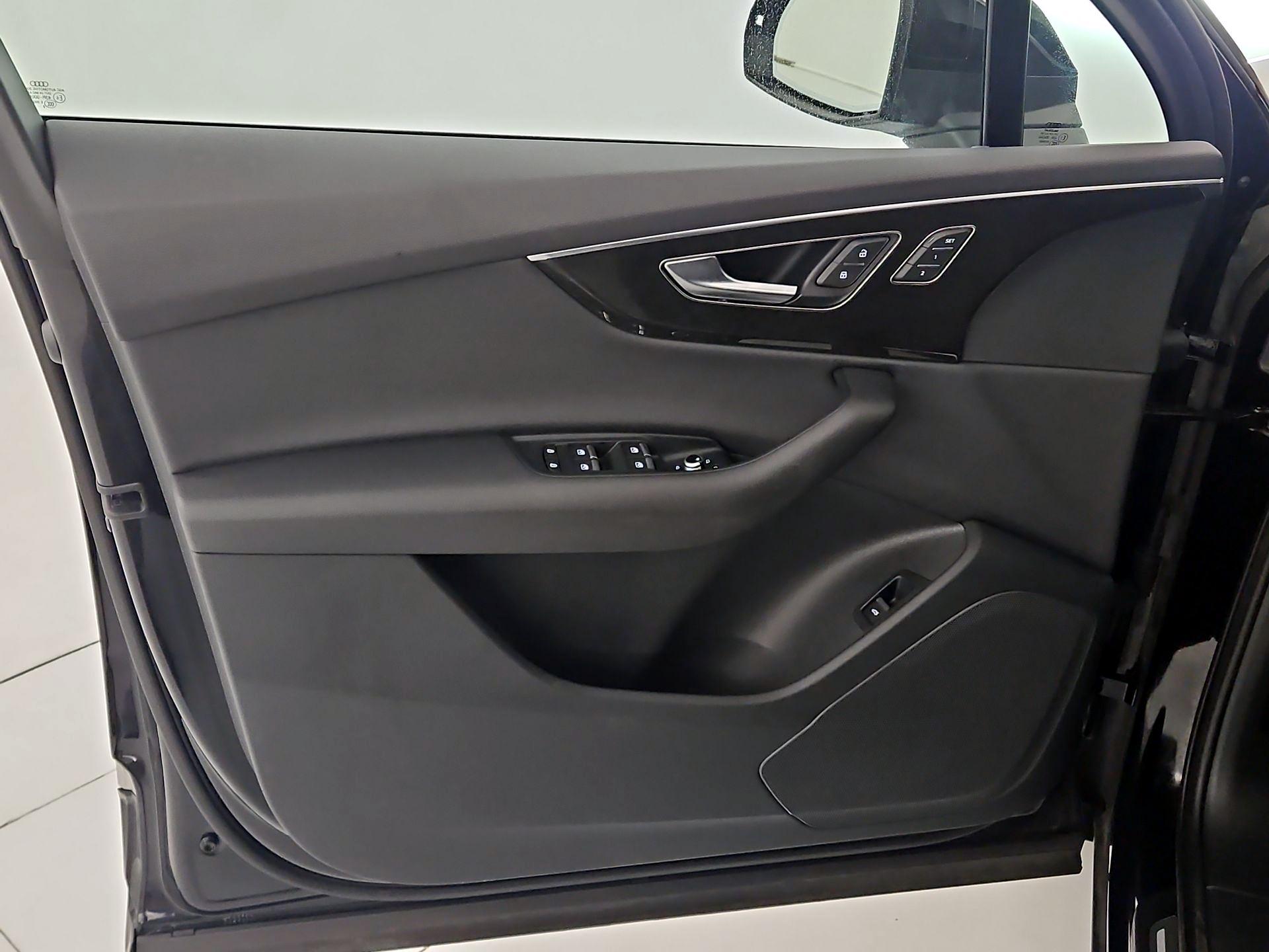 Thumbnail: 2023 Audi Q7 - 12