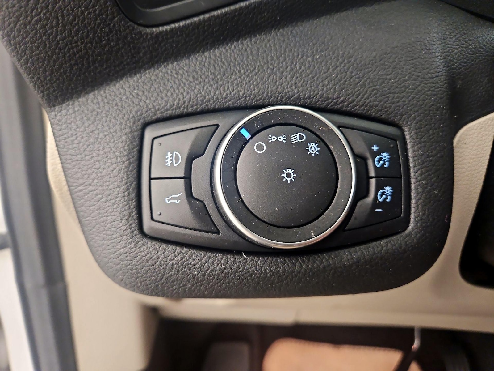 2017 Ford Escape SE - Photo 14