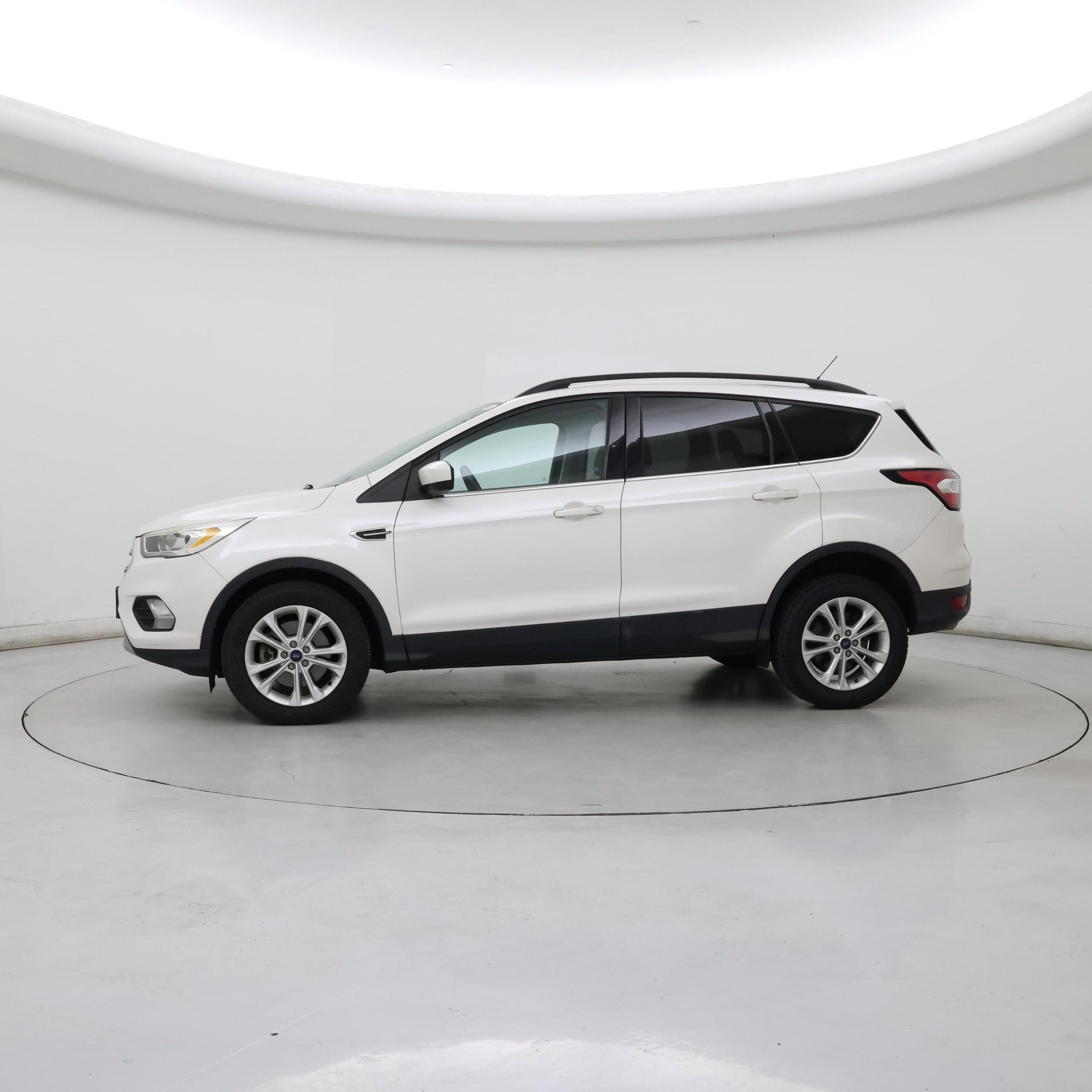 Thumbnail: 2017 Ford Escape - 3