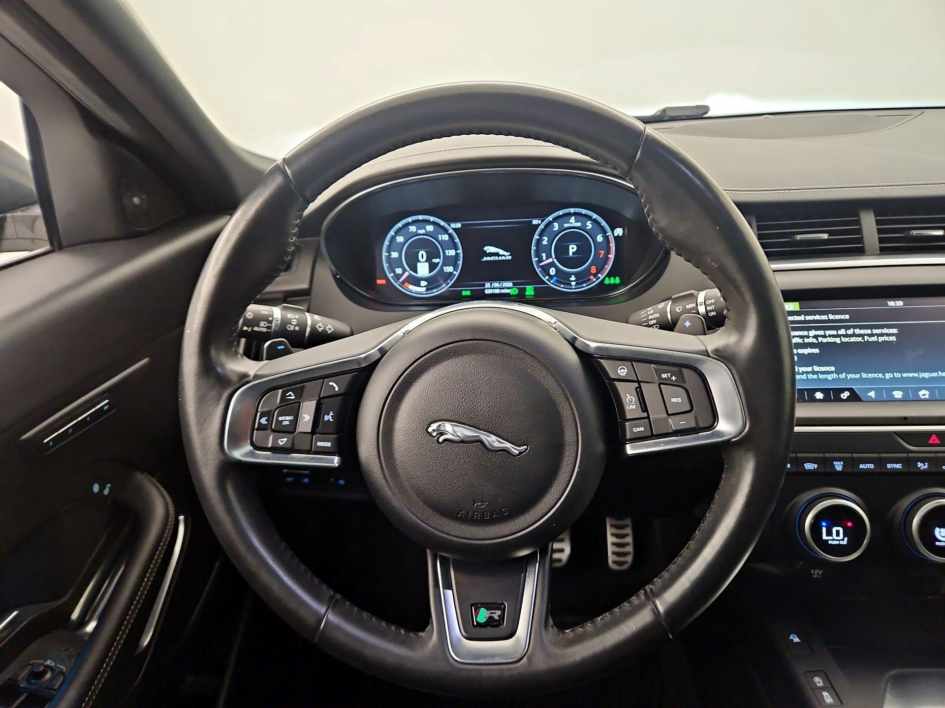 Thumbnail: 2020 Jaguar E-Pace - 10