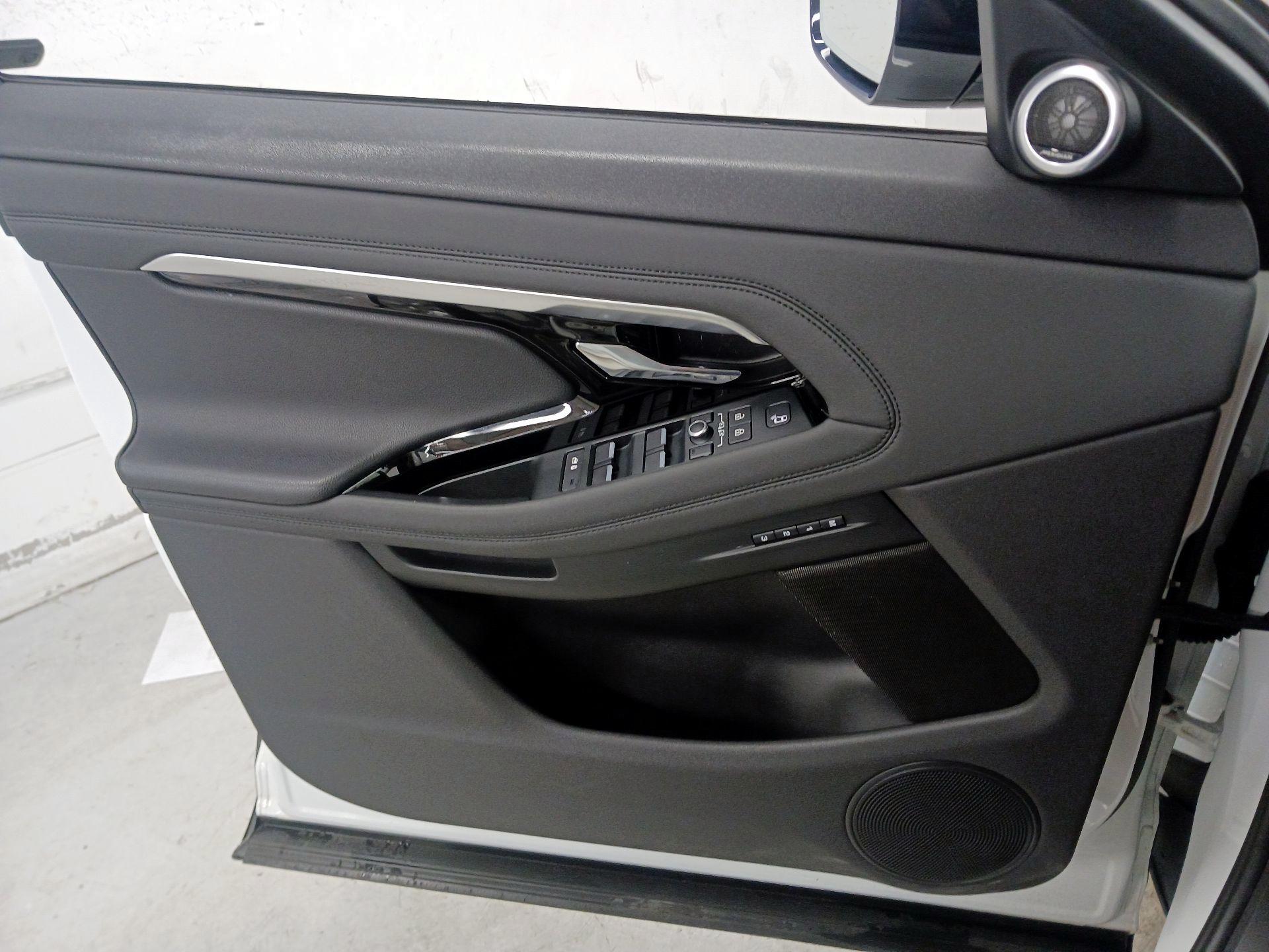 Thumbnail: 2022 Land Rover Range Rover Evoque - 12