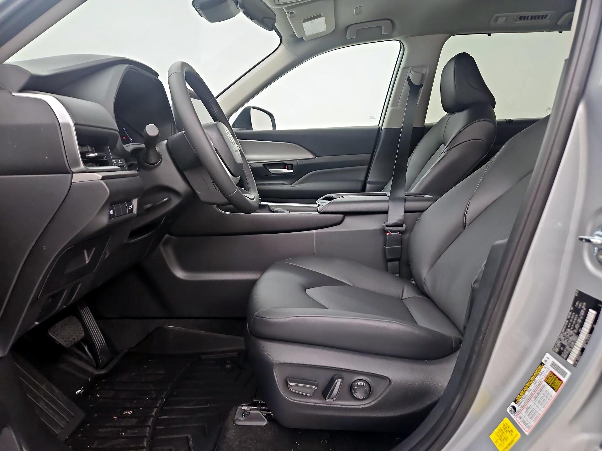 Thumbnail: 2026 Toyota Highlander - 11