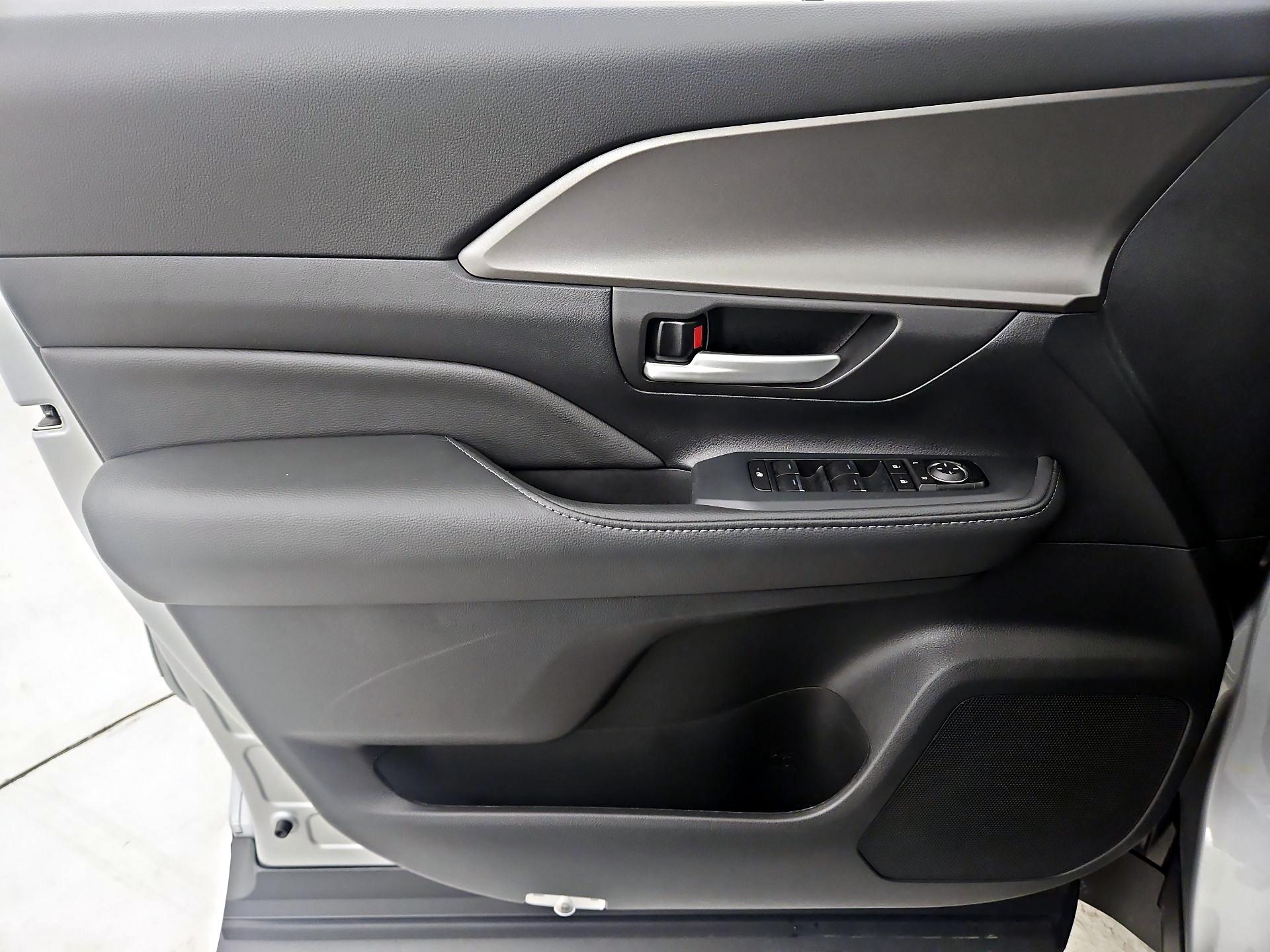 Thumbnail: 2026 Toyota Highlander - 12
