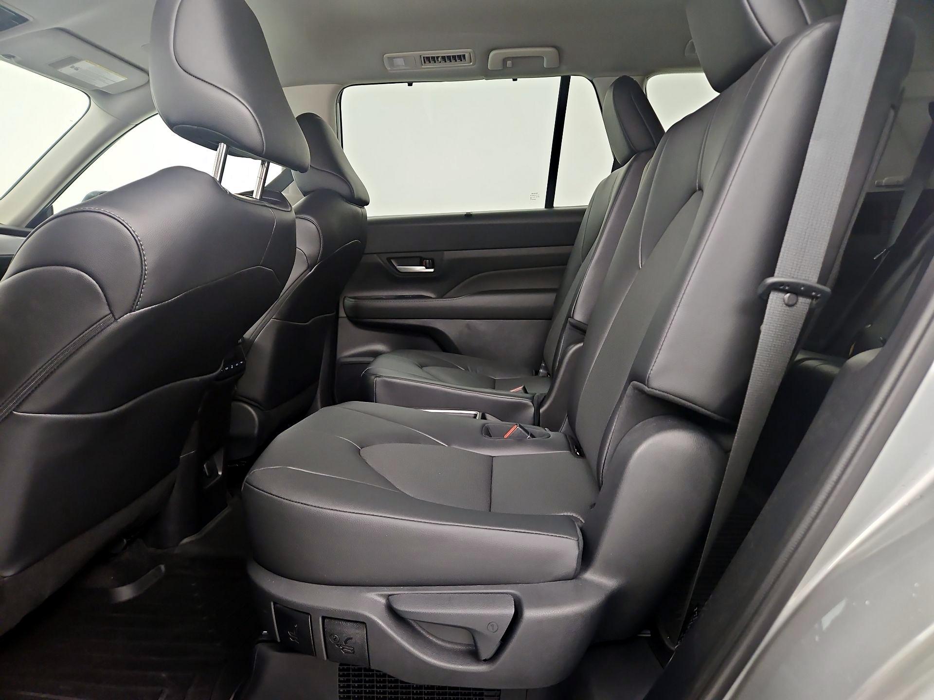 Thumbnail: 2026 Toyota Highlander - 20