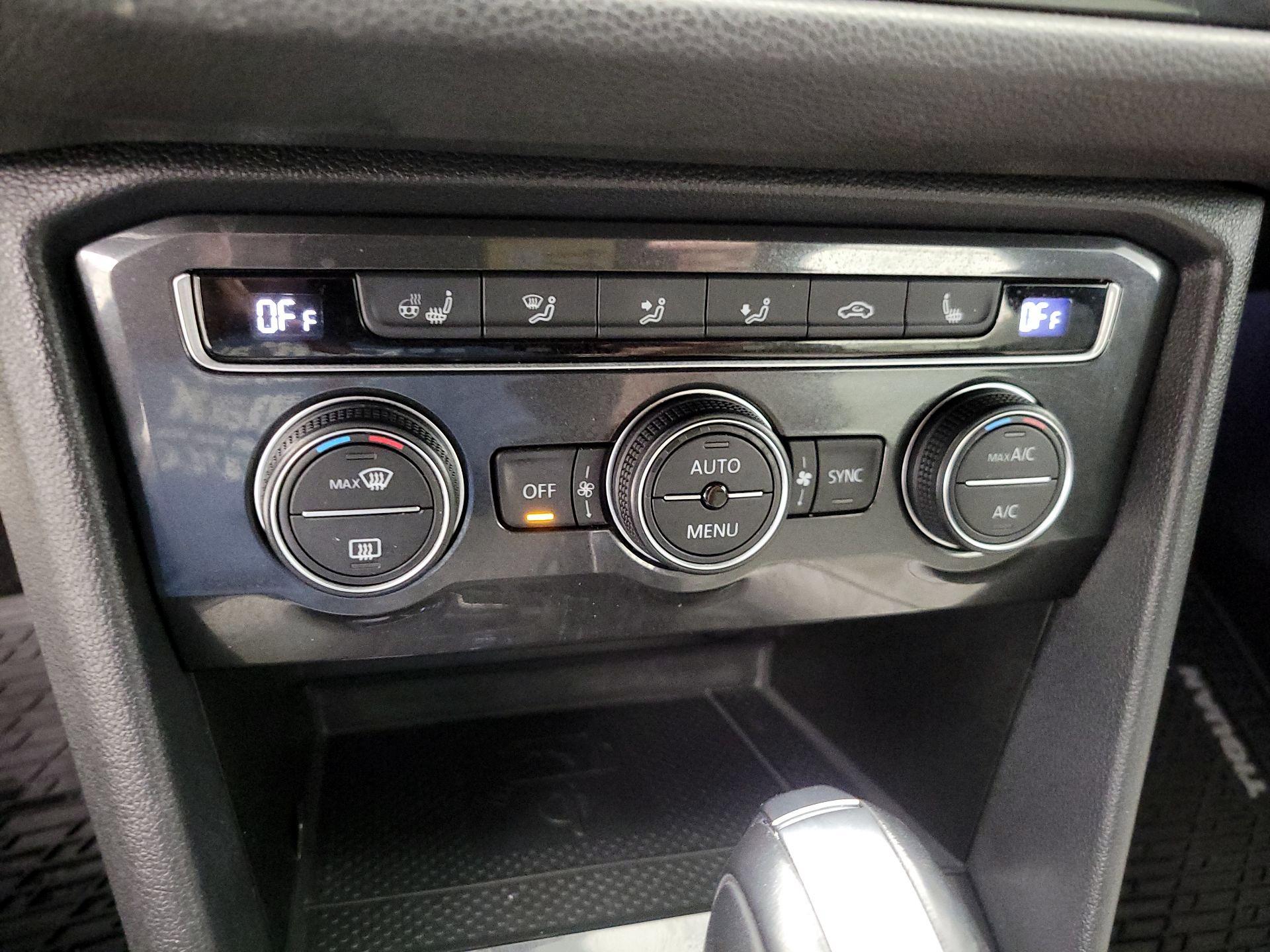 Thumbnail: 2021 Volkswagen Tiguan - 17