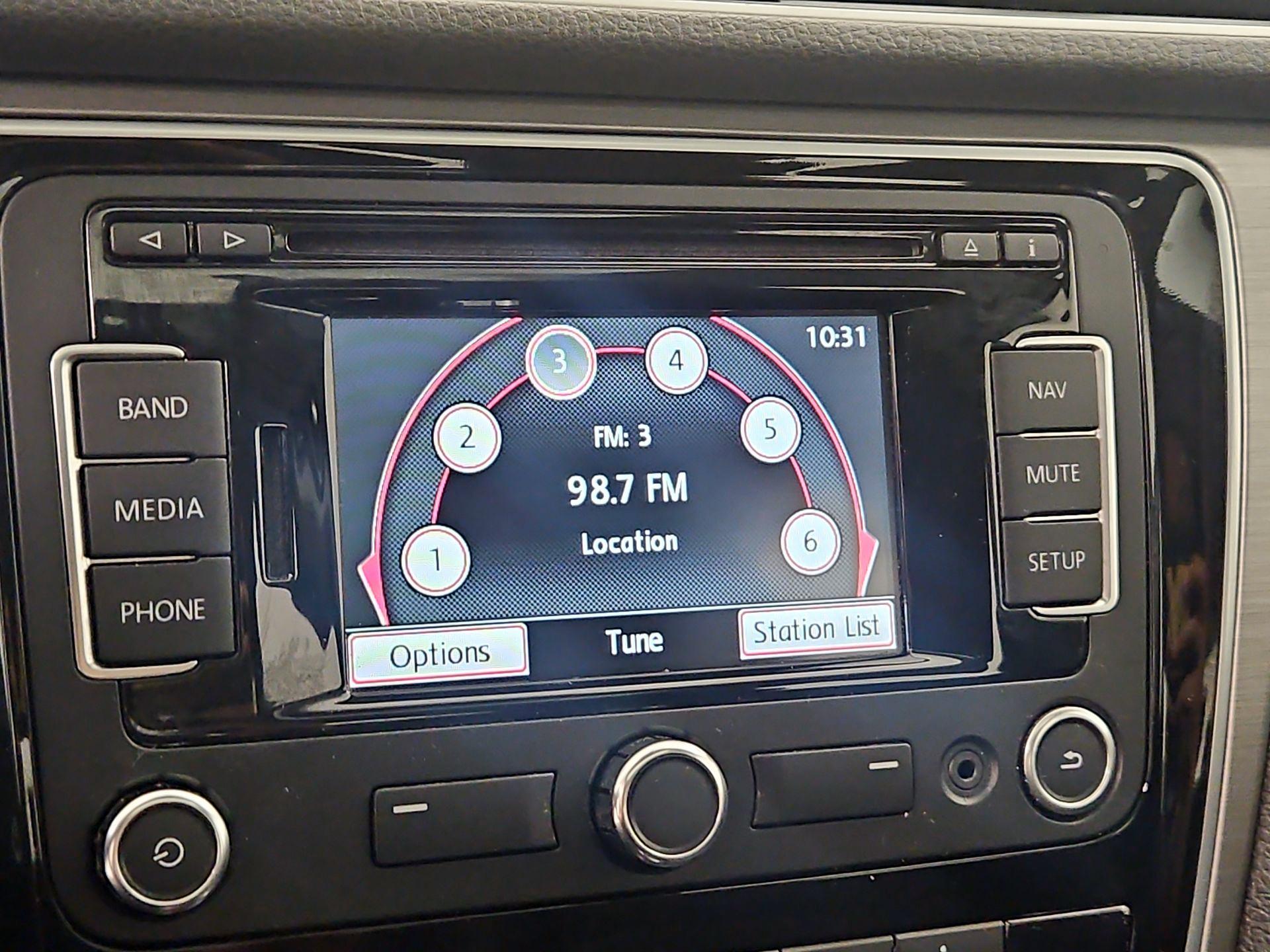 Thumbnail: 2015 Volkswagen Passat - 16