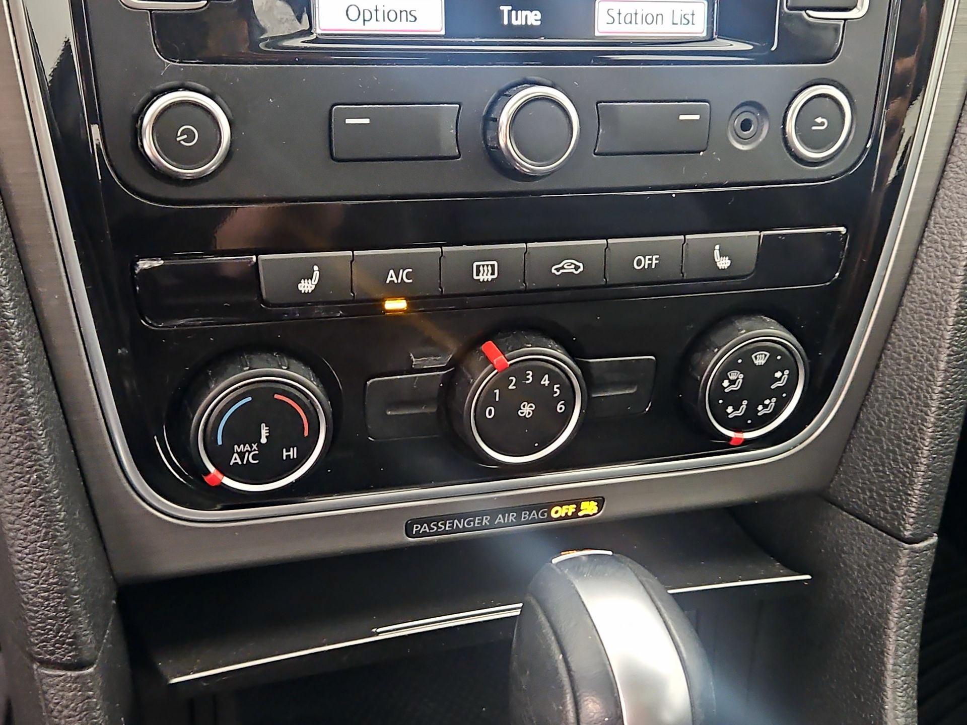 Thumbnail: 2015 Volkswagen Passat - 17