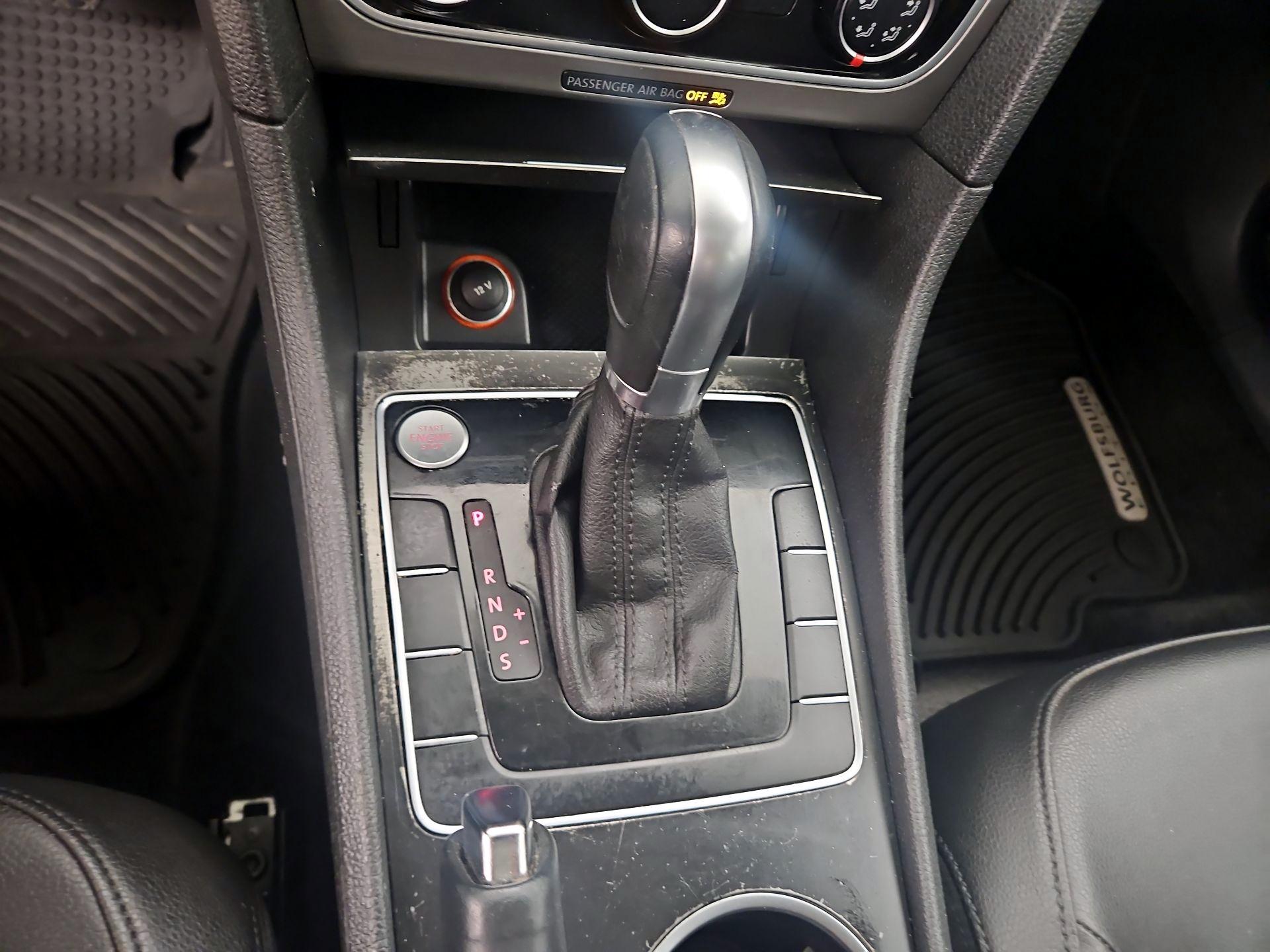 Thumbnail: 2015 Volkswagen Passat - 18