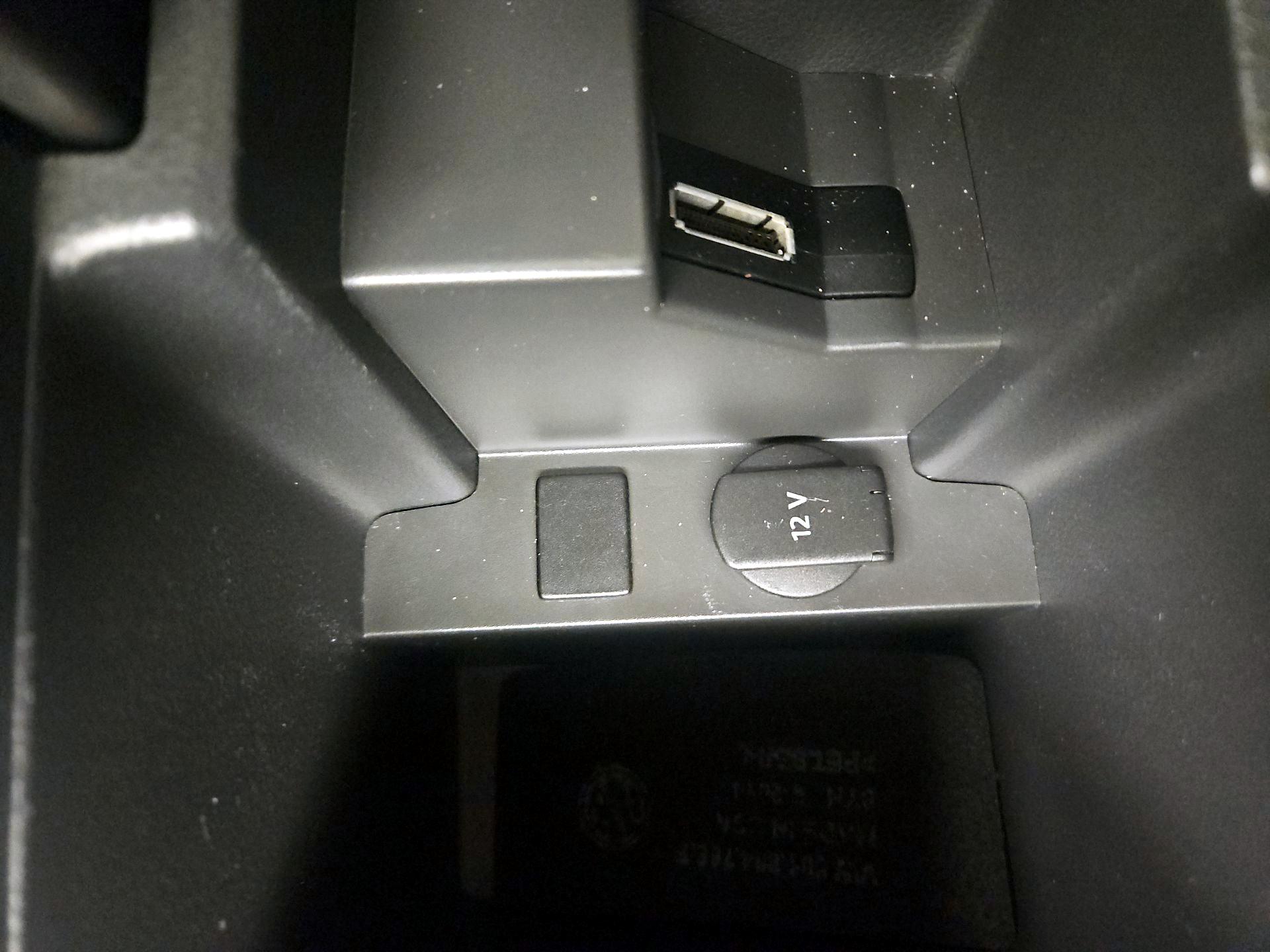 Thumbnail: 2015 Volkswagen Passat - 19