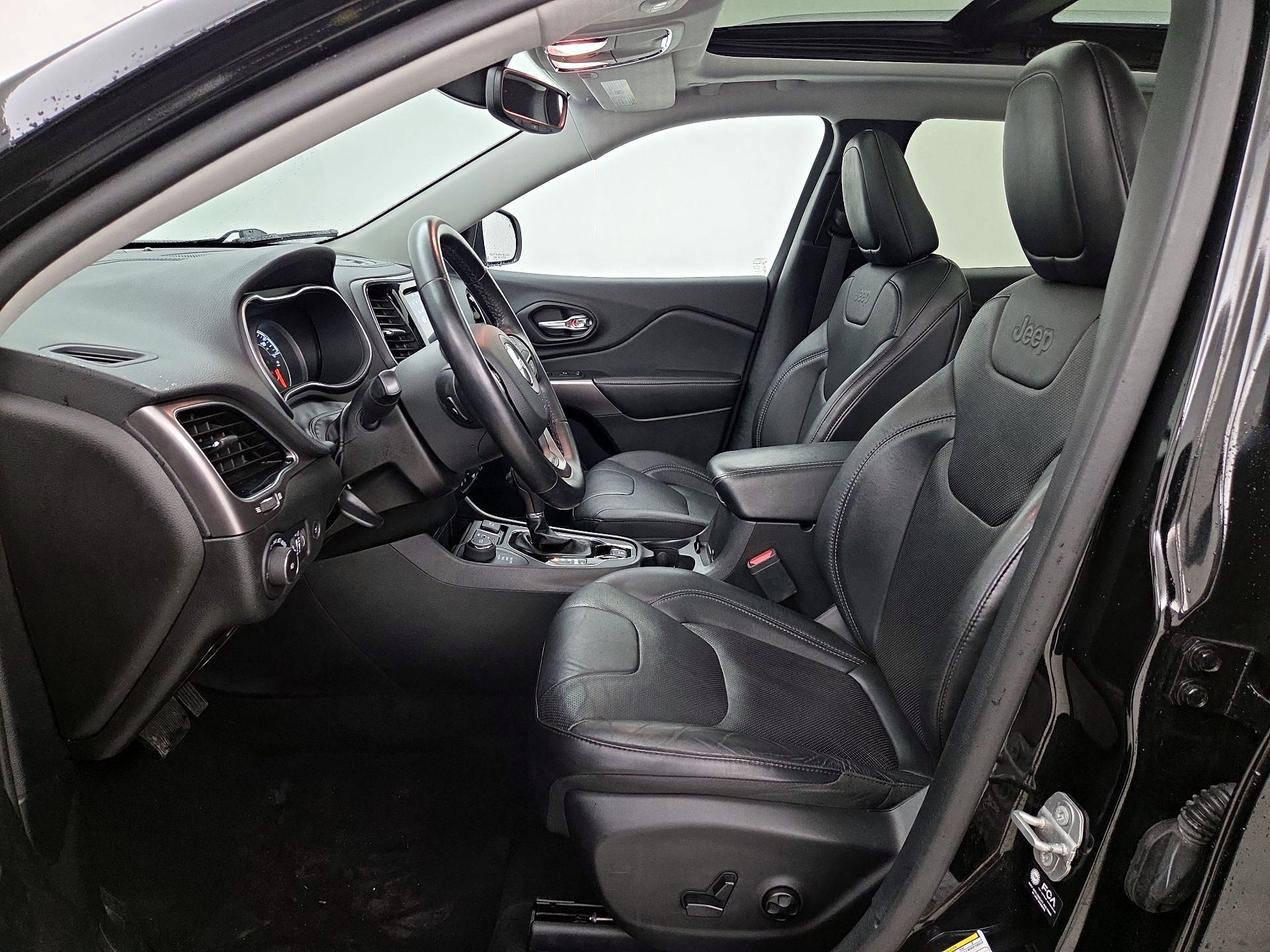 Thumbnail: 2021 Jeep Cherokee - 11