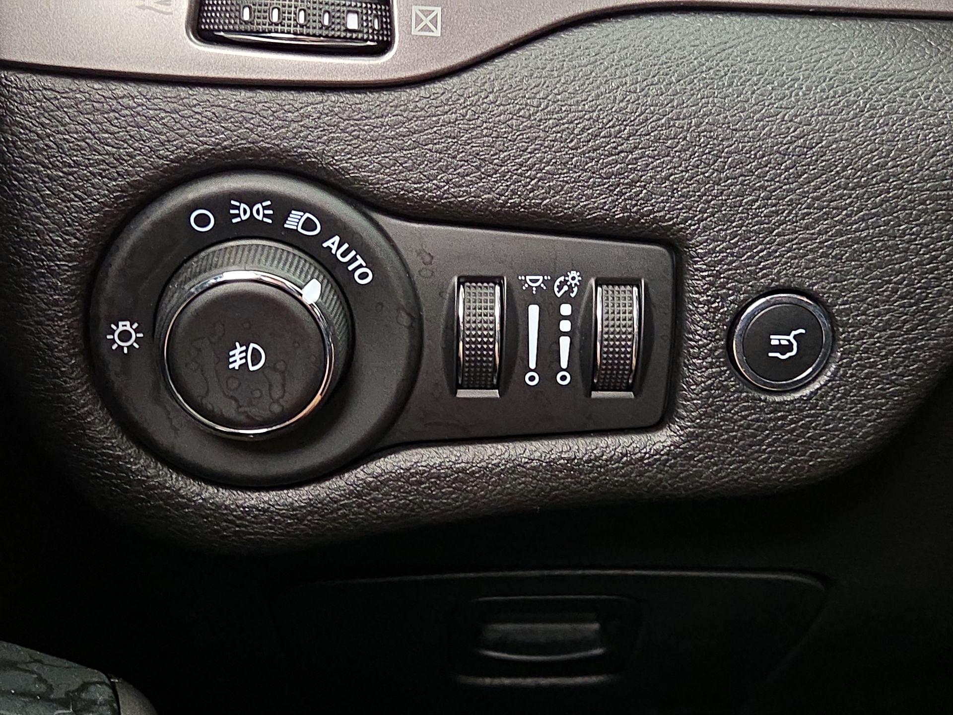 Thumbnail: 2021 Jeep Cherokee - 13