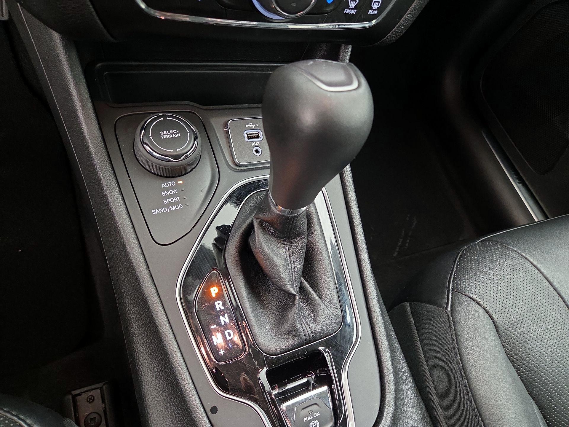 Thumbnail: 2021 Jeep Cherokee - 17
