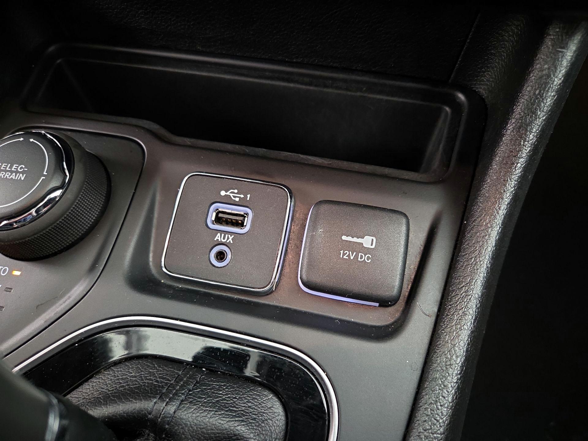 Thumbnail: 2021 Jeep Cherokee - 18