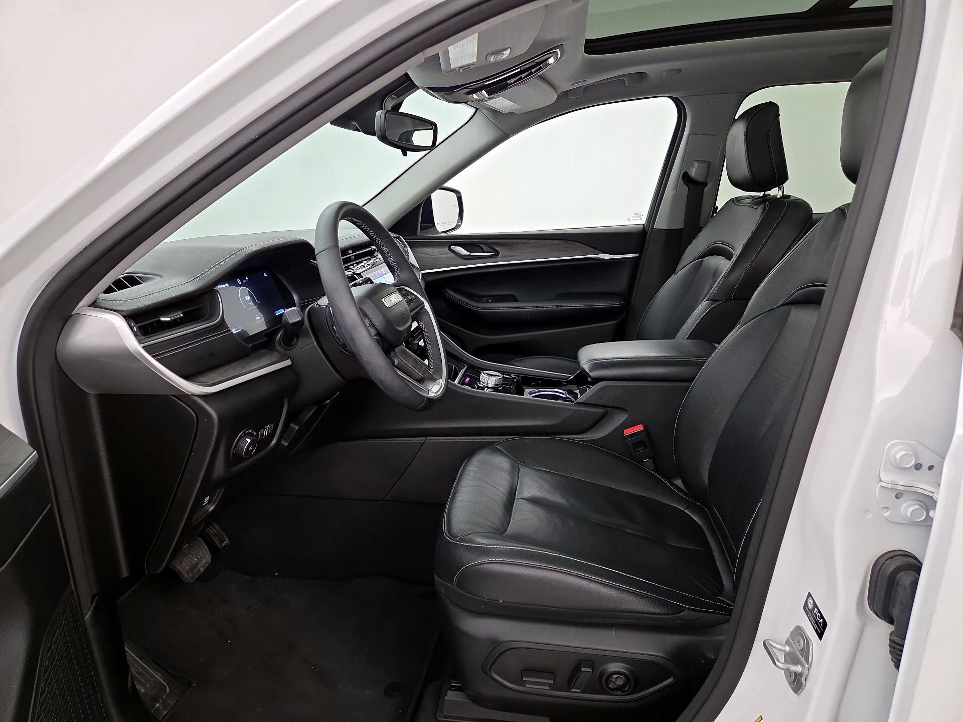 Thumbnail: 2023 Jeep Grand Cherokee - 11