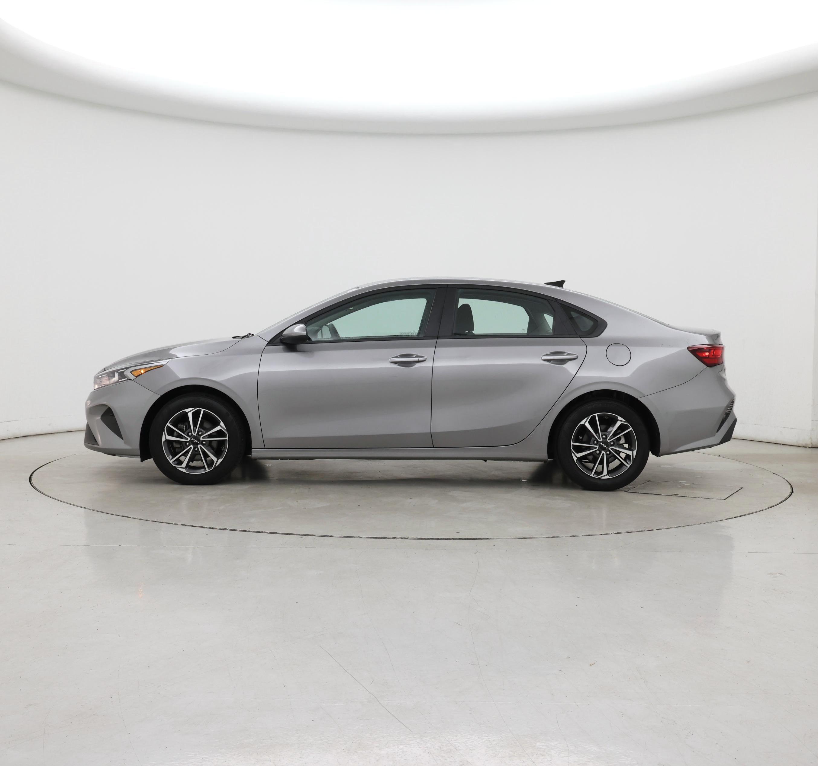 Thumbnail: 2024 Kia Forte - 3
