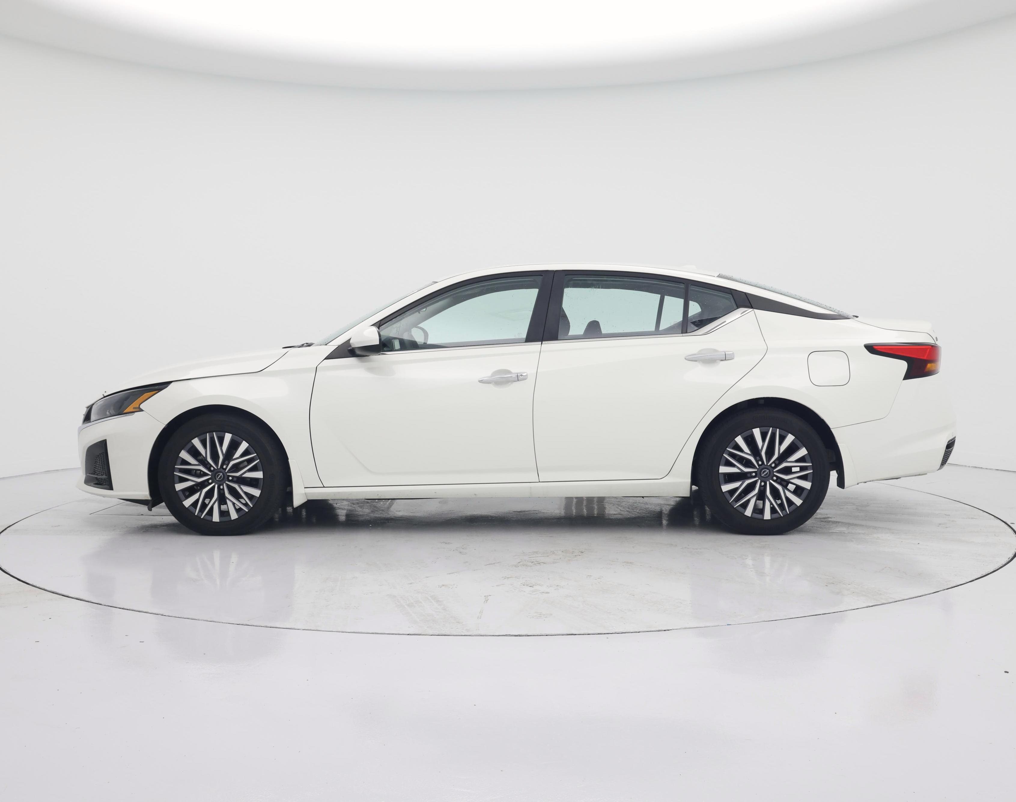Thumbnail: 2023 Nissan Altima - 3