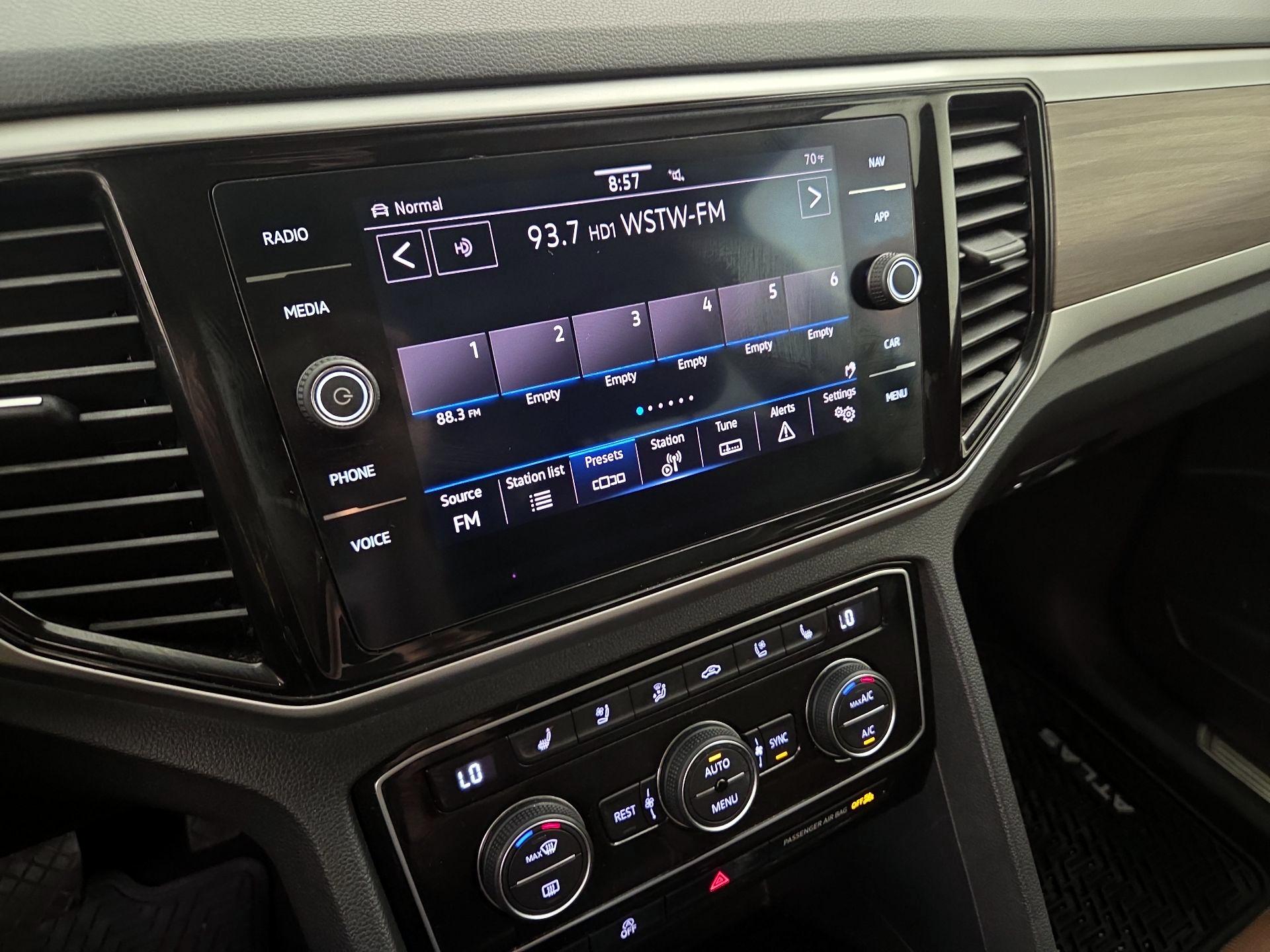 Thumbnail: 2021 Volkswagen Atlas - 15