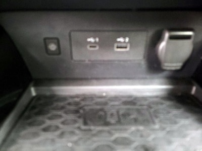 USB/AUX Ports