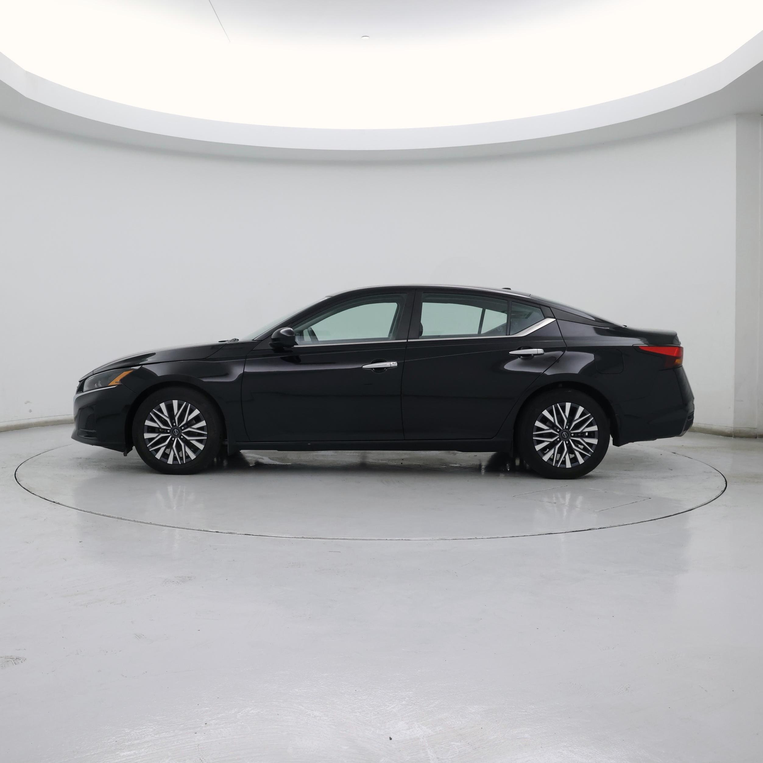 Thumbnail: 2023 Nissan Altima - 3