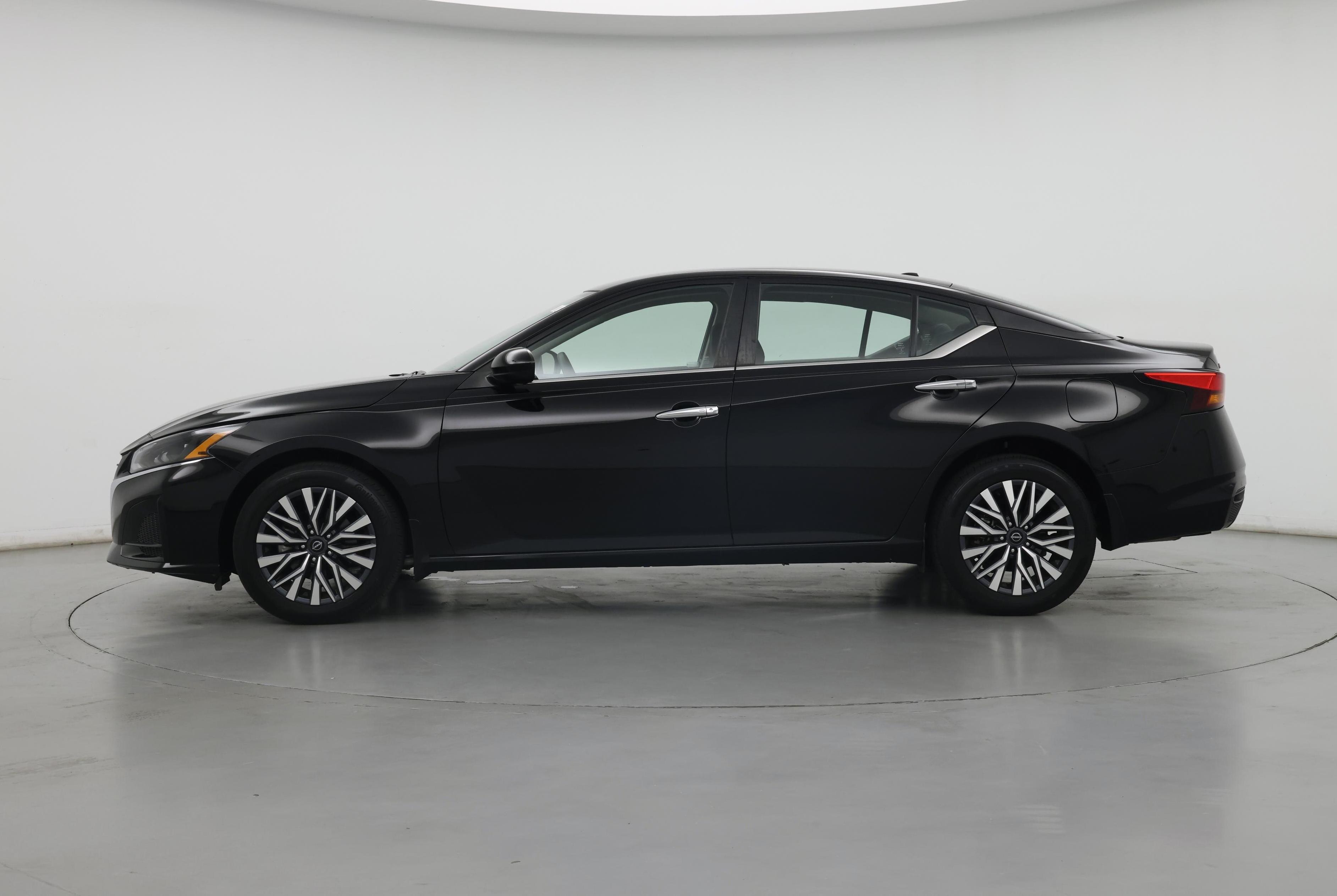 Thumbnail: 2023 Nissan Altima - 3
