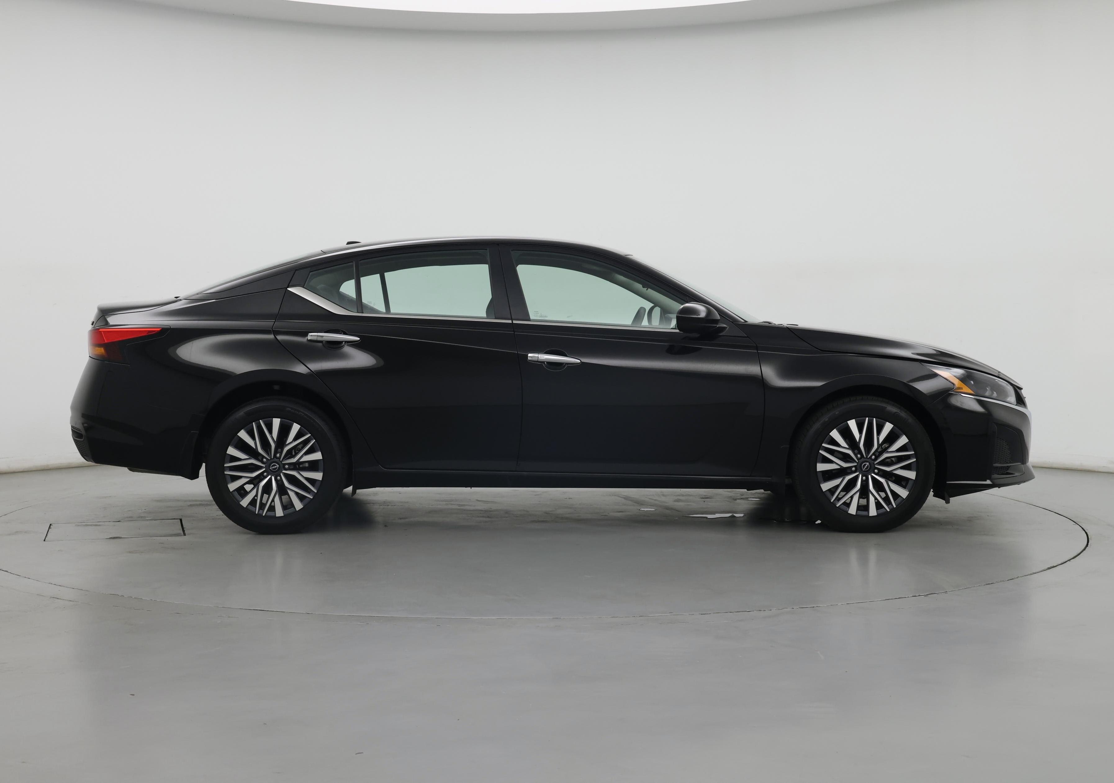 Thumbnail: 2023 Nissan Altima - 7