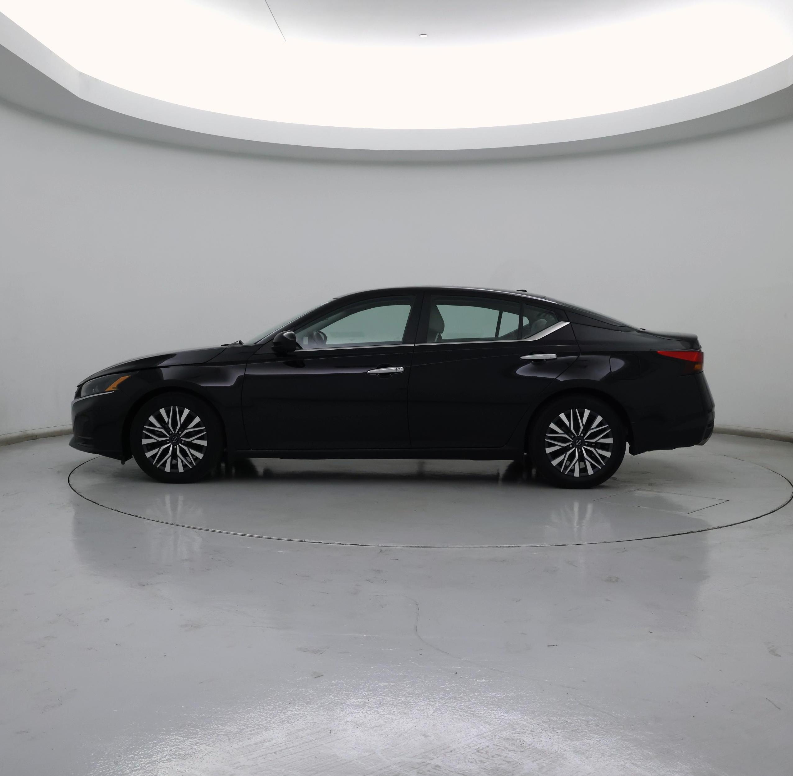 Thumbnail: 2023 Nissan Altima - 3