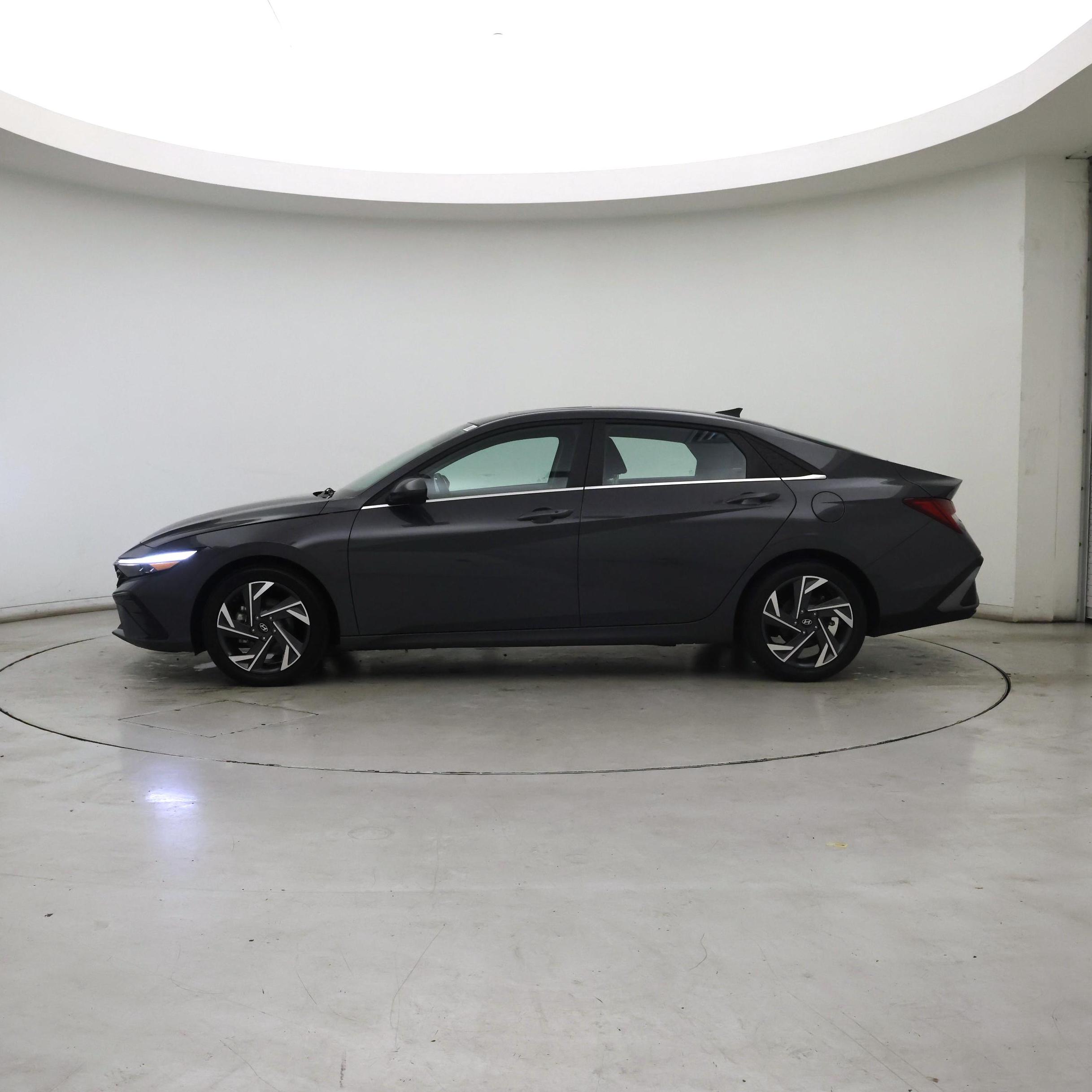 Thumbnail: 2024 Hyundai Elantra - 3