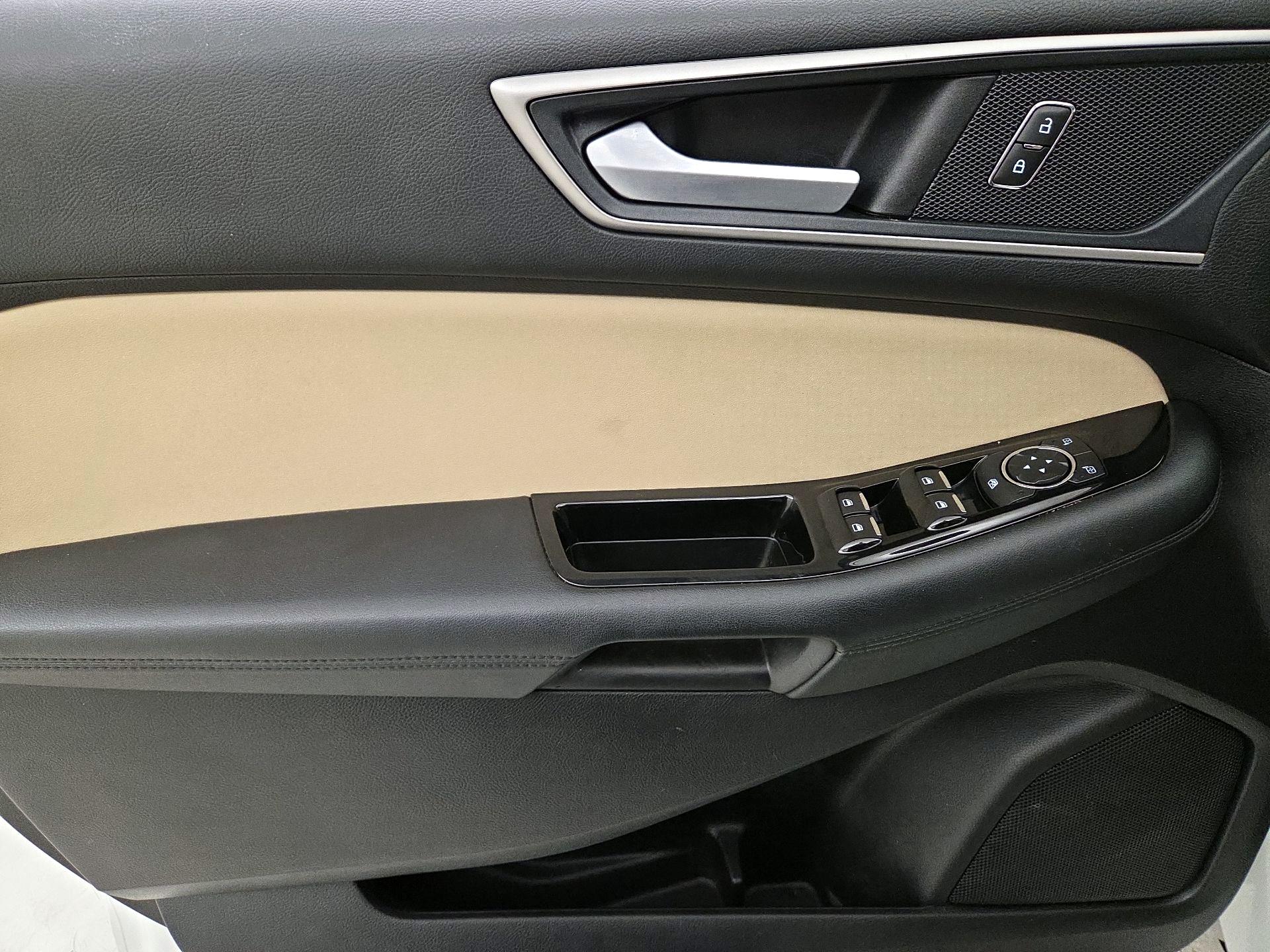 Thumbnail: 2020 Ford Edge - 12