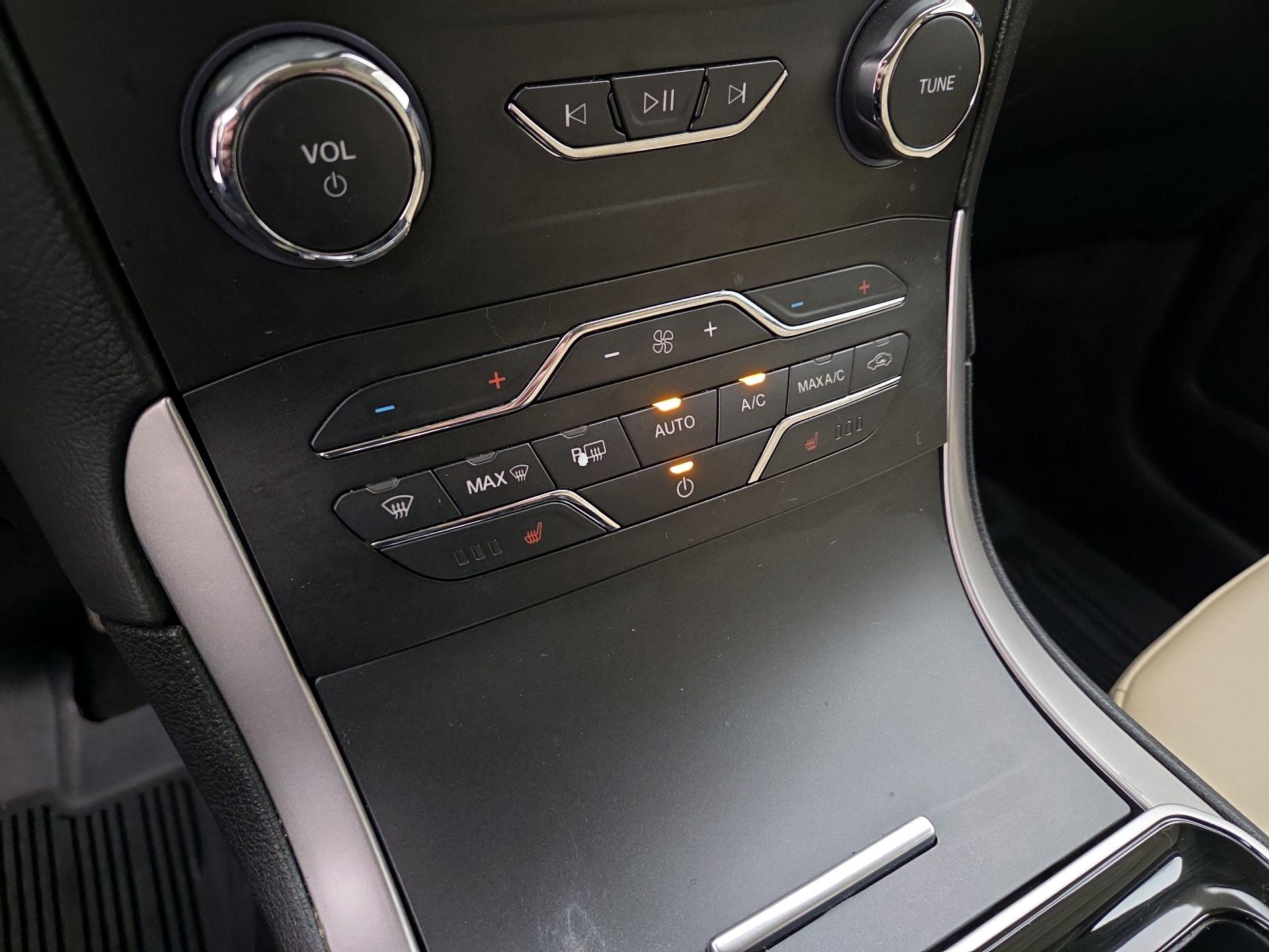 Thumbnail: 2020 Ford Edge - 16