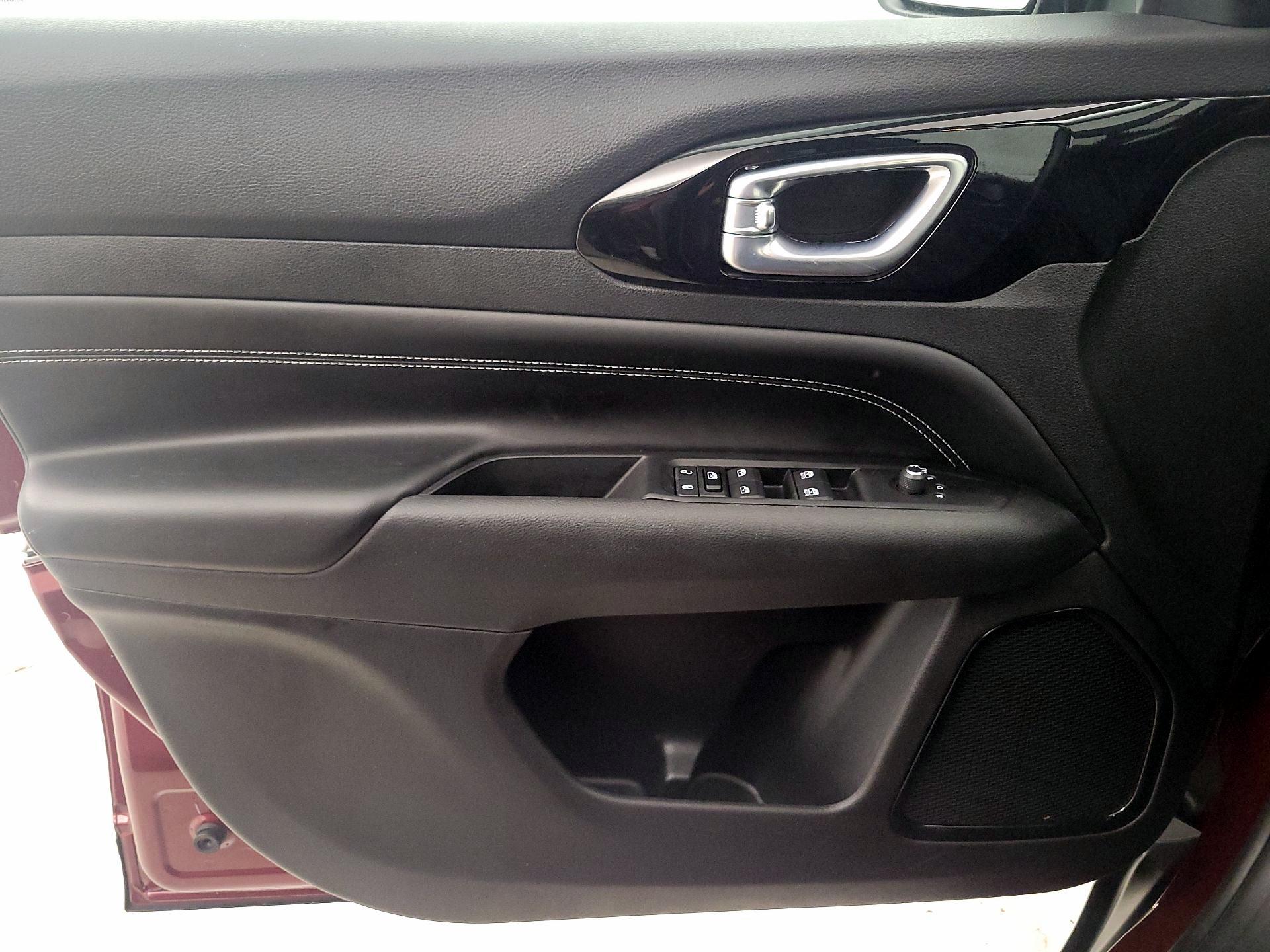 Thumbnail: 2022 Jeep Compass - 12