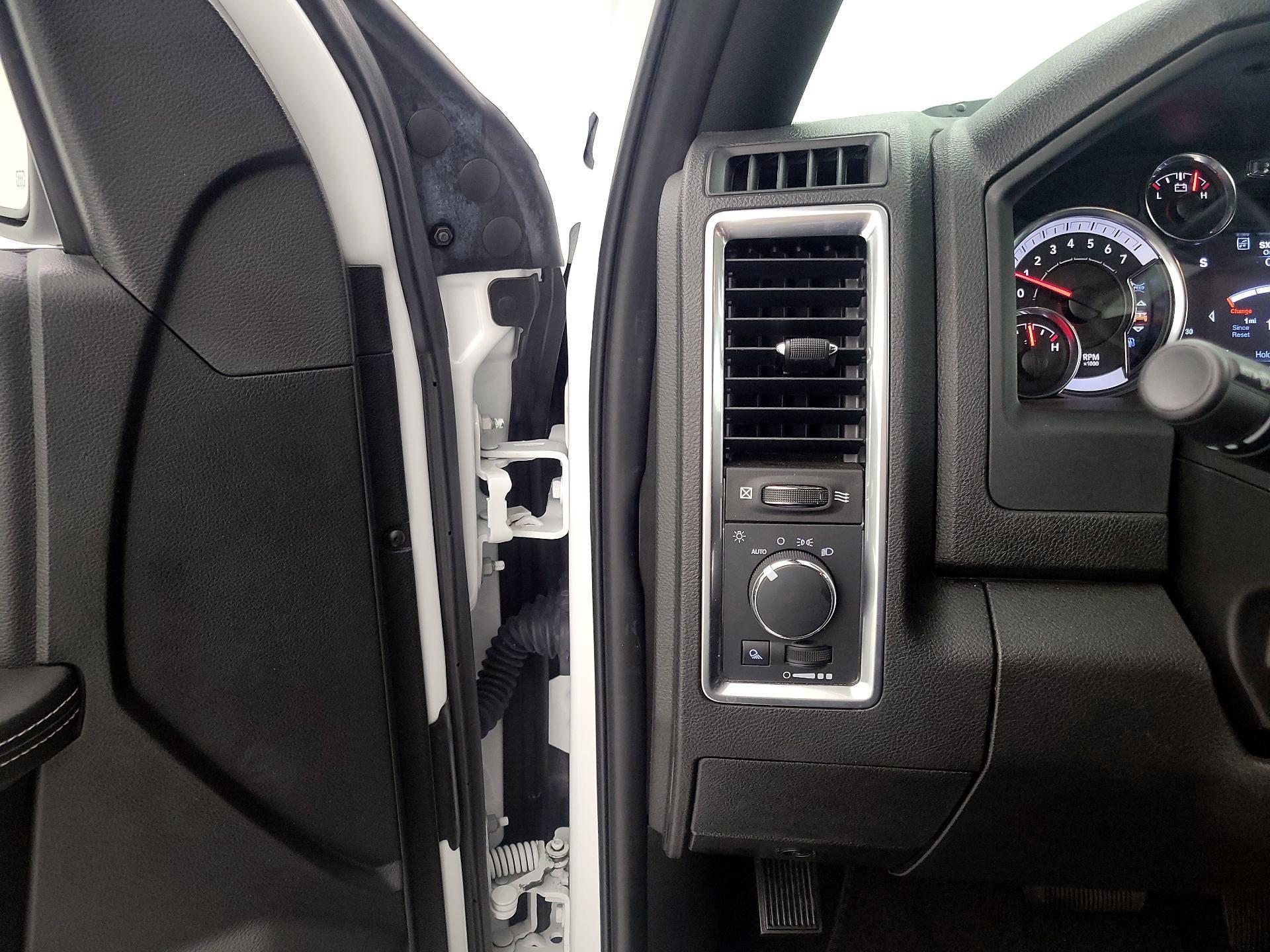 Thumbnail: 2022 RAM 1500 Classic - 13