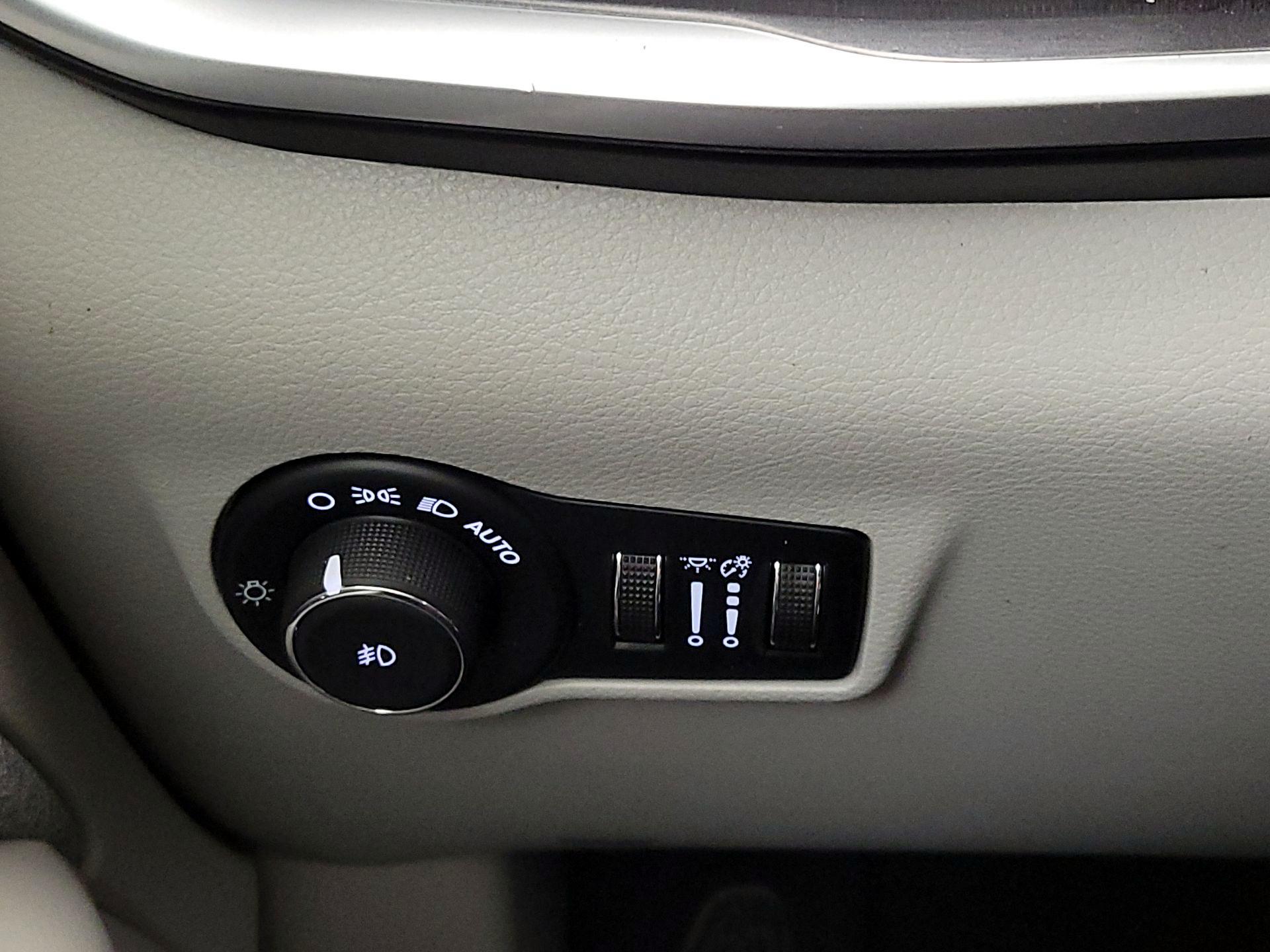 Thumbnail: 2022 Jeep Compass - 13