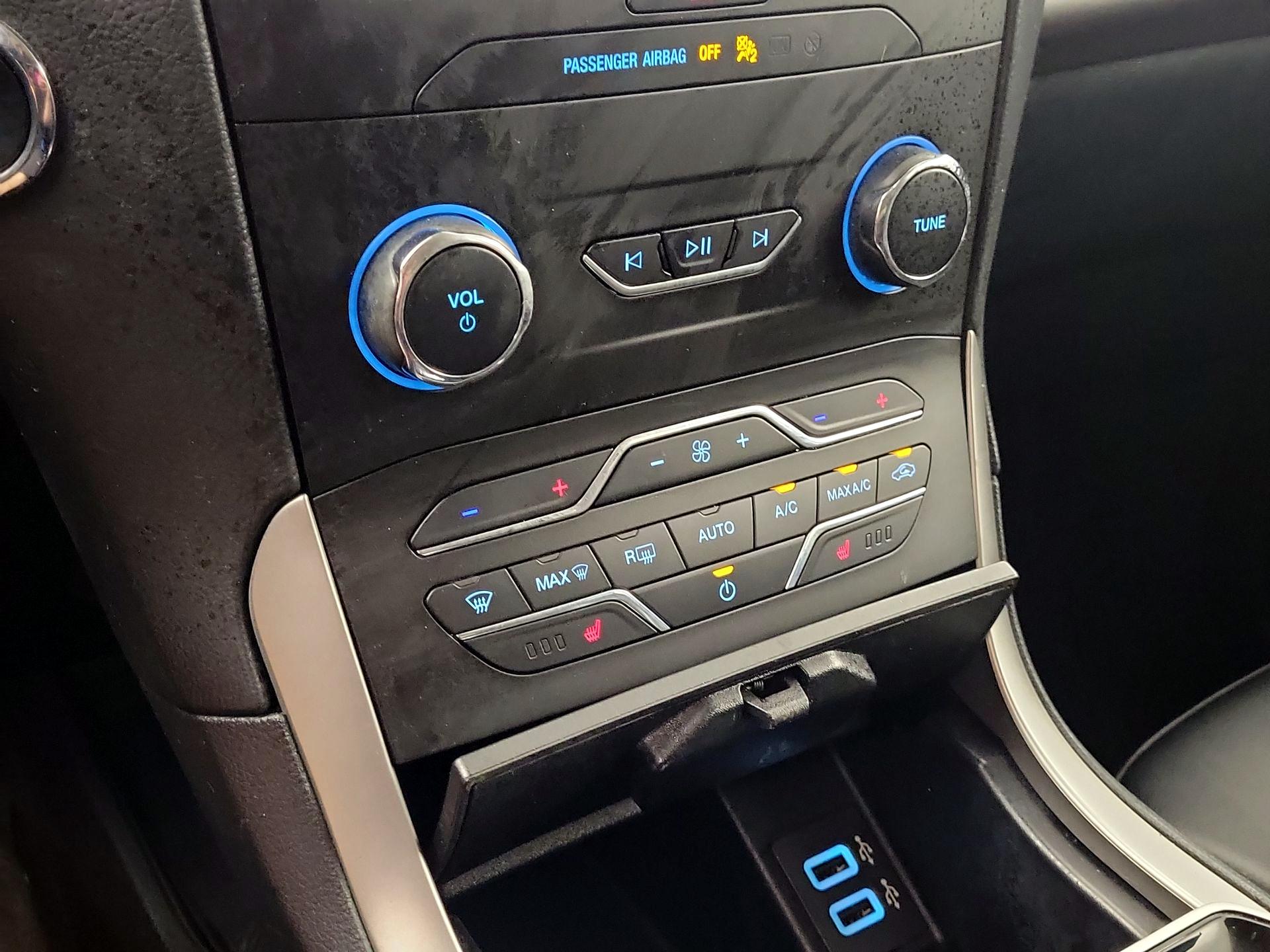 Thumbnail: 2020 Ford Edge - 17