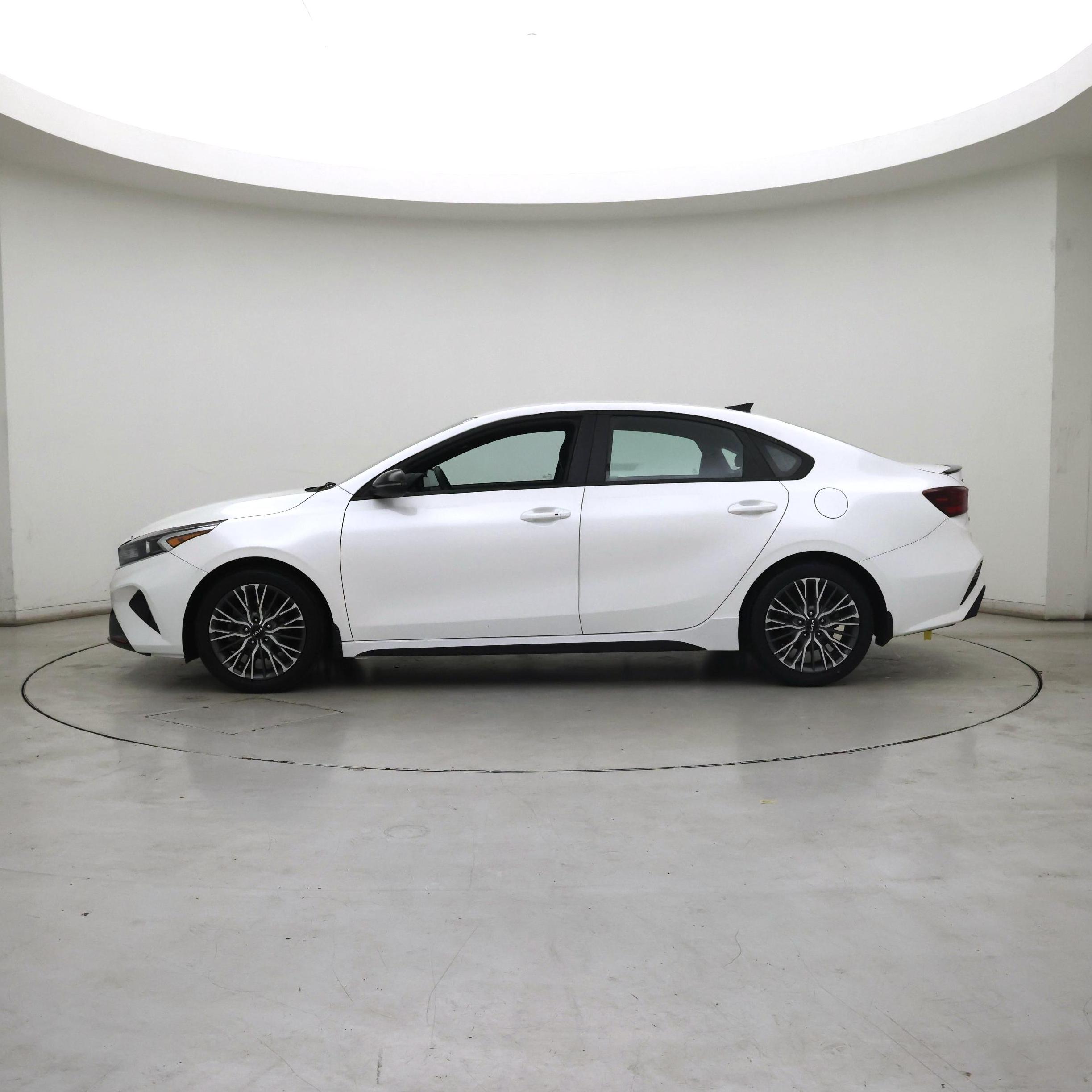 Thumbnail: 2023 Kia Forte - 3