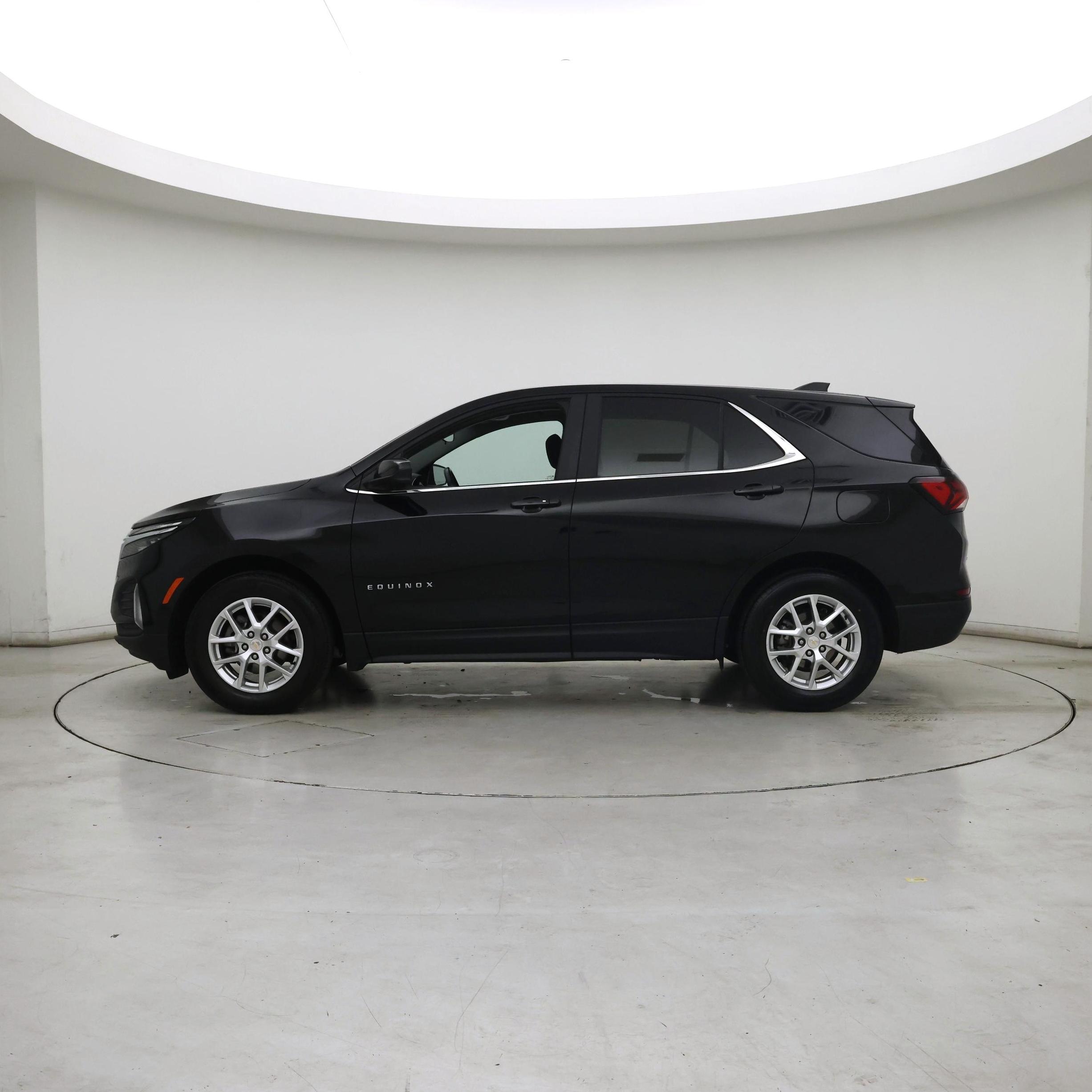 Thumbnail: 2023 Chevrolet Equinox - 3