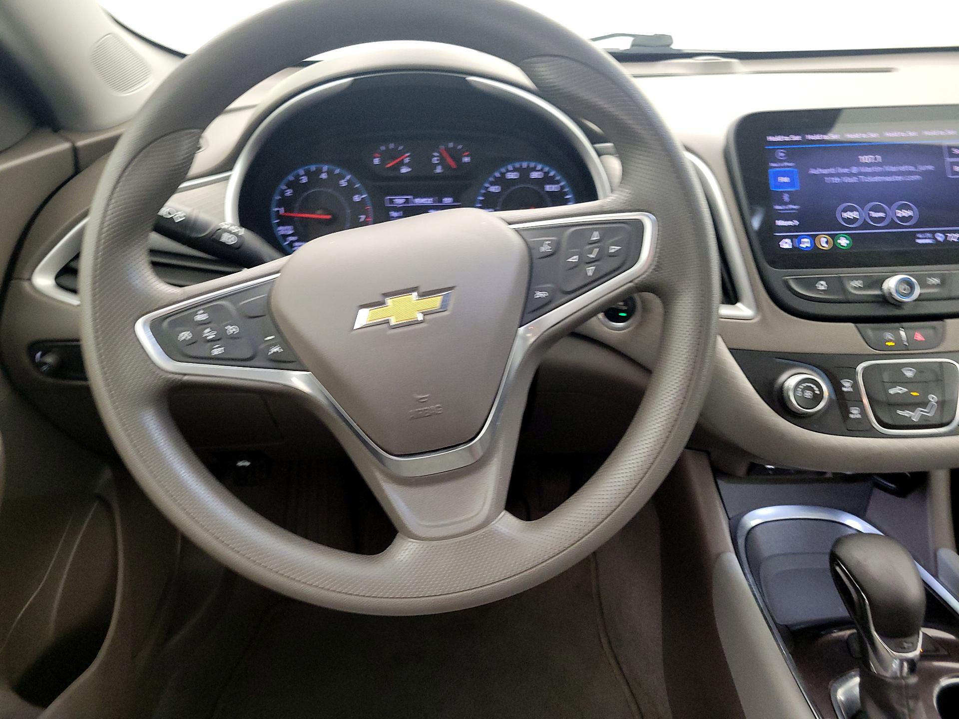 Thumbnail: 2022 Chevrolet Malibu - 10