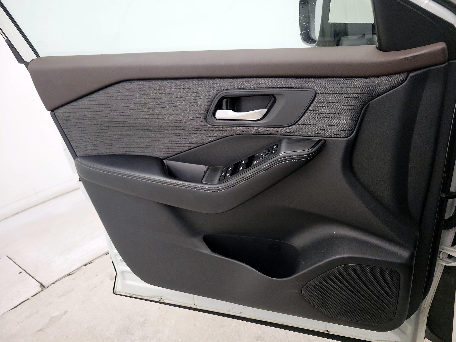 Thumbnail: 2023 Nissan Rogue - 12