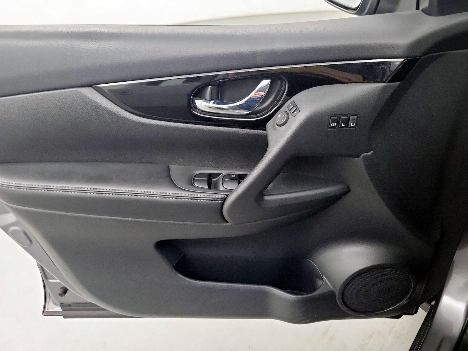 2022 Nissan Rogue Sport SV - Photo 13