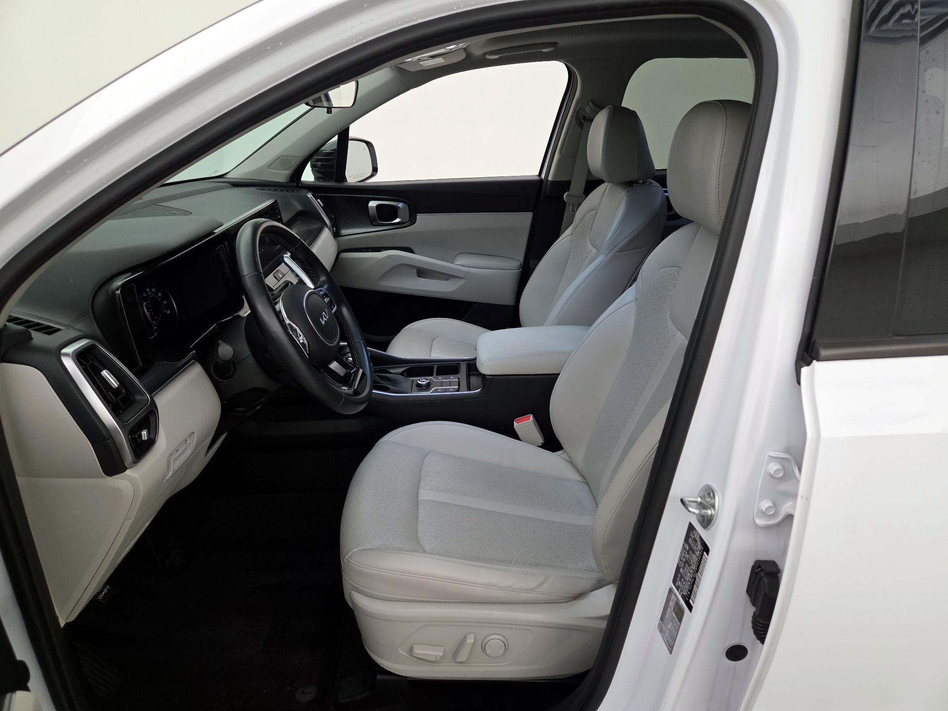 Thumbnail: 2023 Kia Sorento - 11