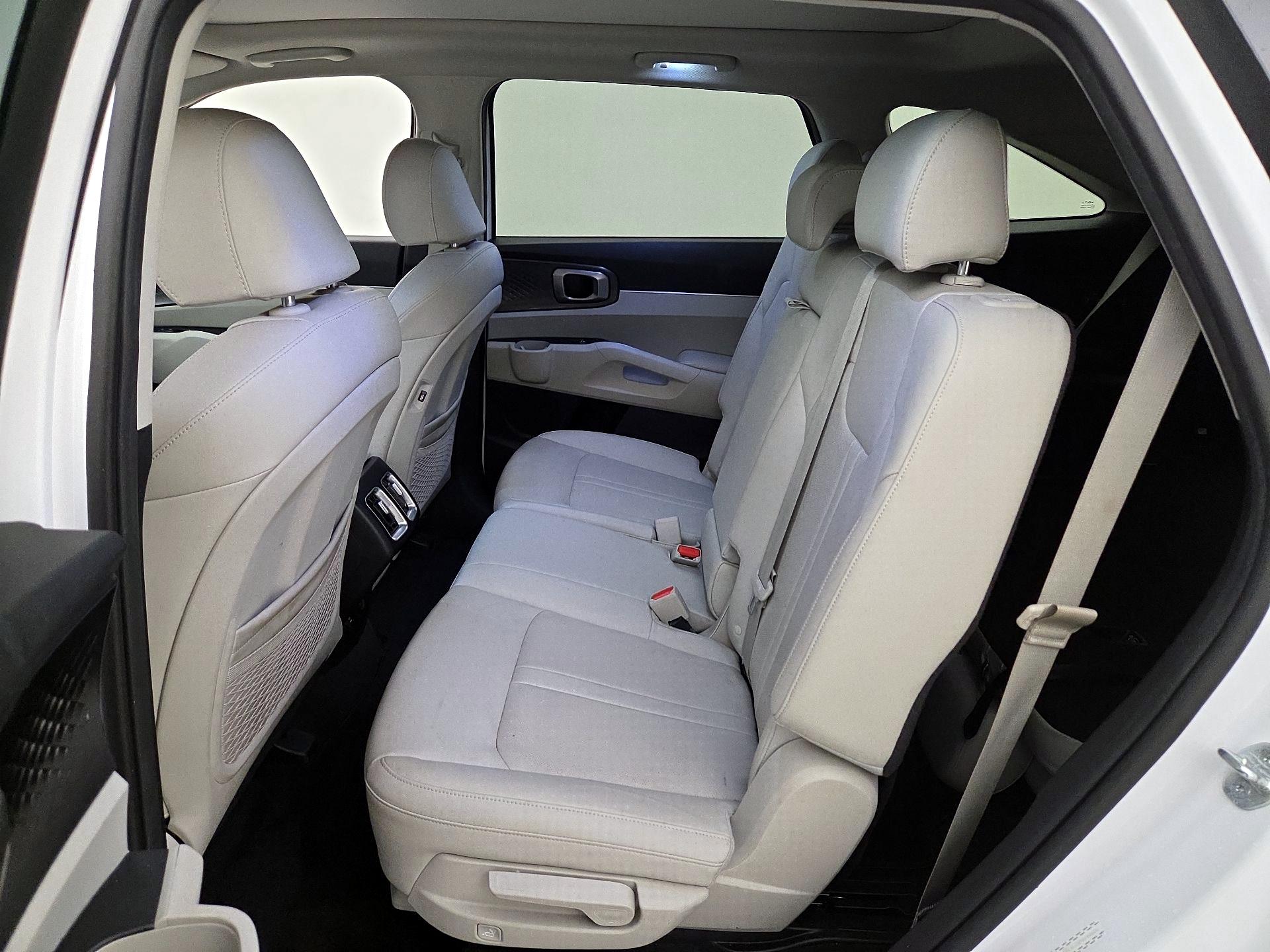 Thumbnail: 2023 Kia Sorento - 18