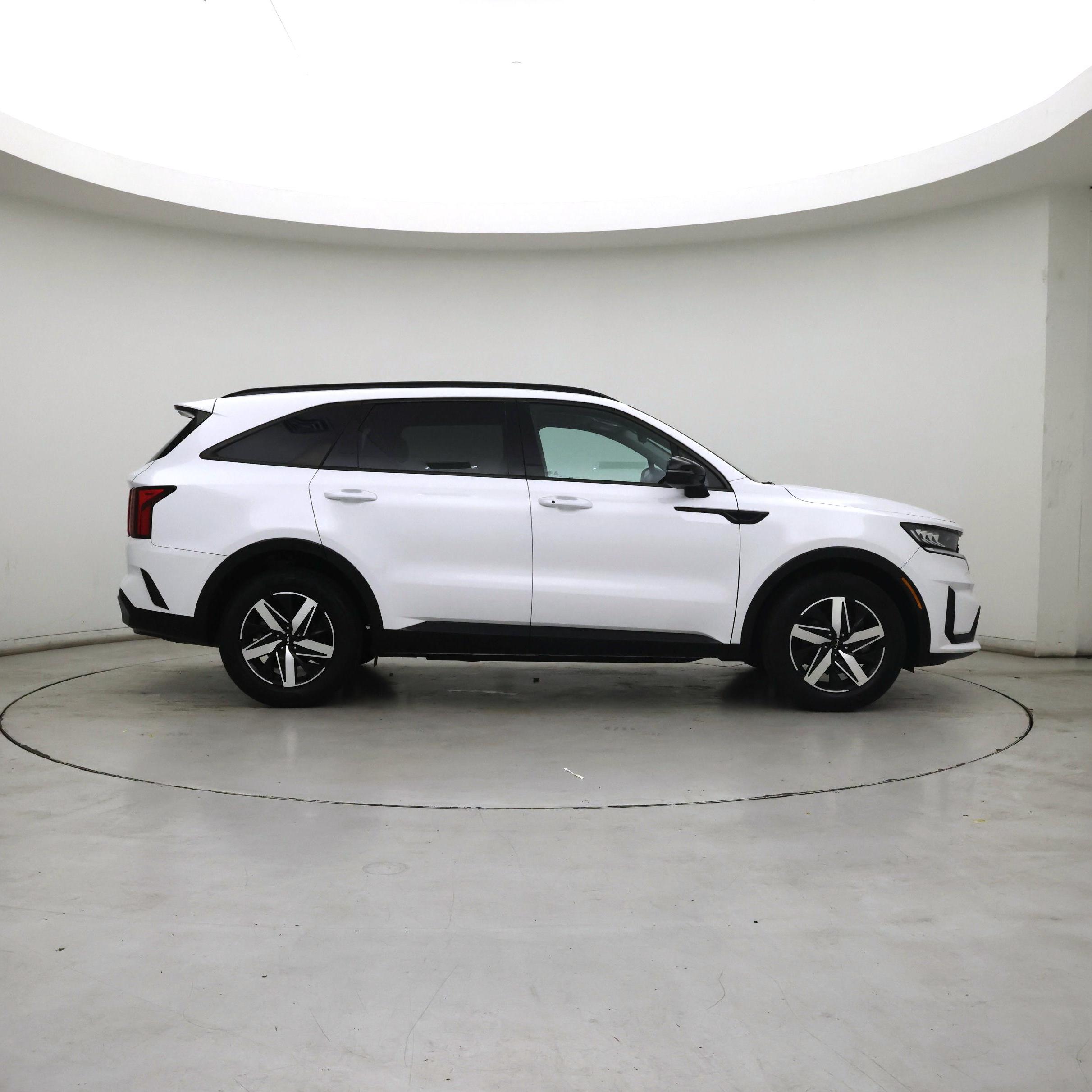 Thumbnail: 2023 Kia Sorento - 7
