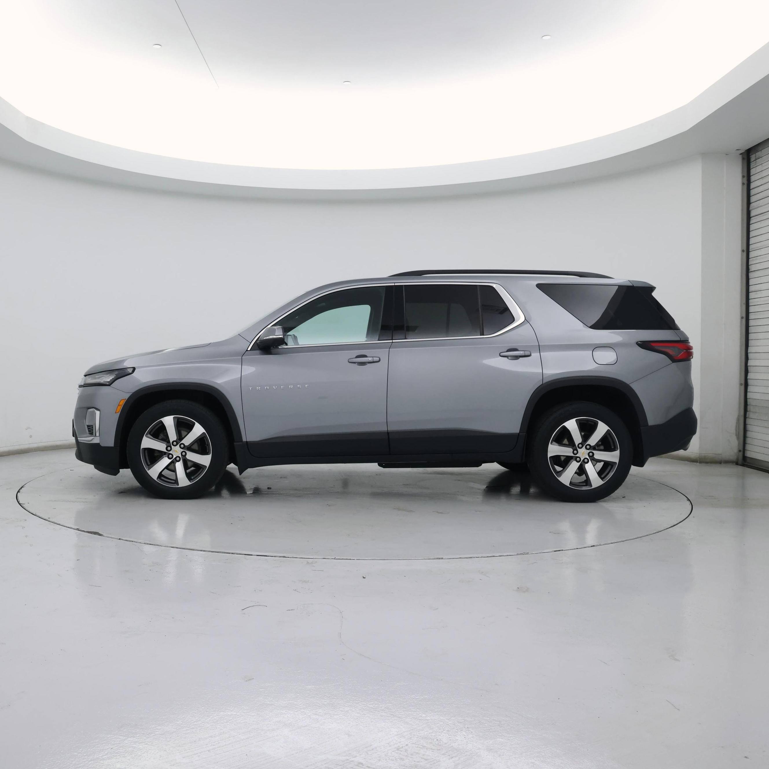 Thumbnail: 2023 Chevrolet Traverse - 3