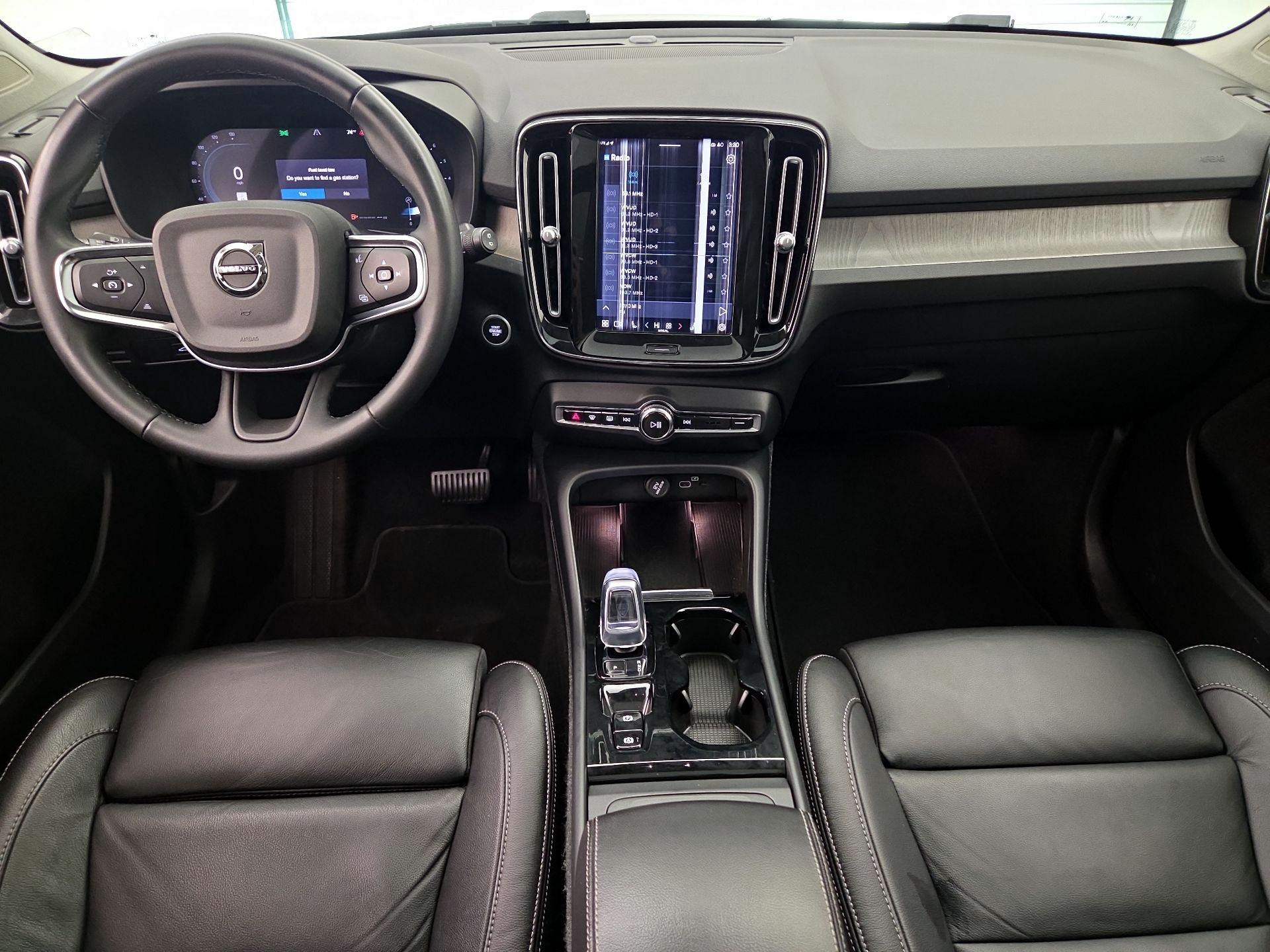Thumbnail: 2023 Volvo XC40 - 9