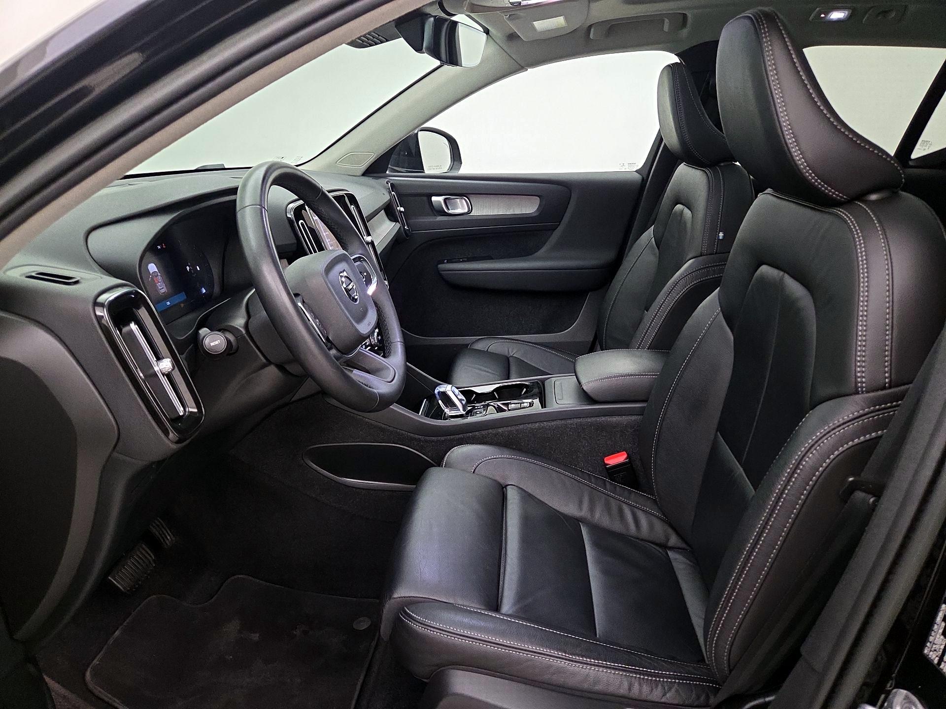 Thumbnail: 2023 Volvo XC40 - 11