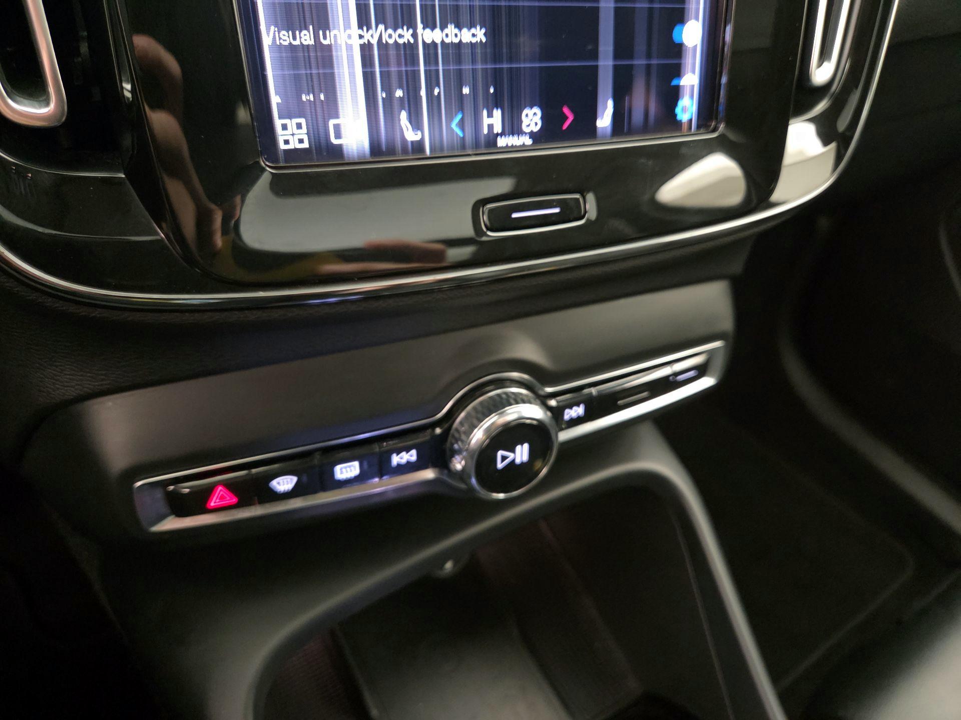 Thumbnail: 2023 Volvo XC40 - 15