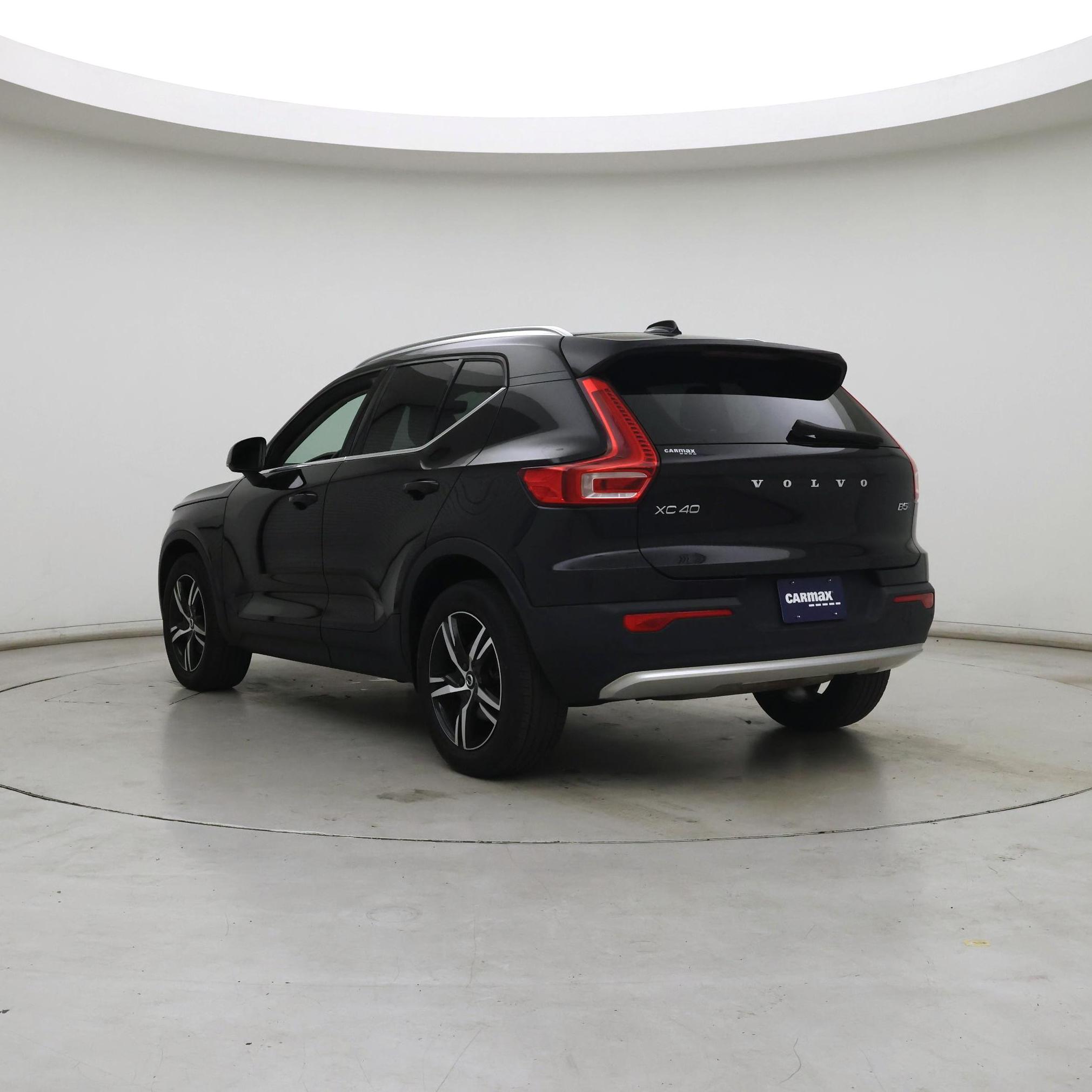 Thumbnail: 2023 Volvo XC40 - 2