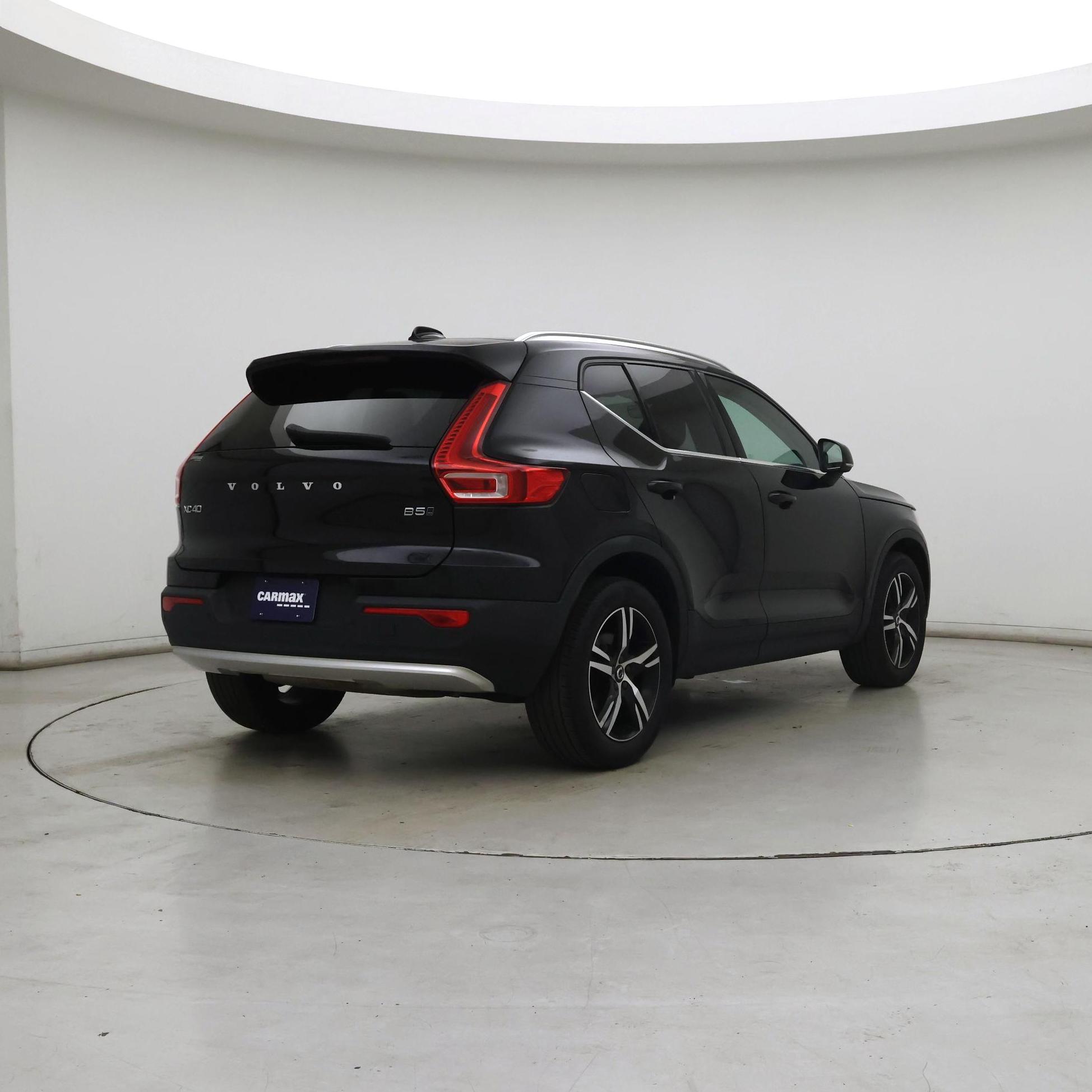Thumbnail: 2023 Volvo XC40 - 8